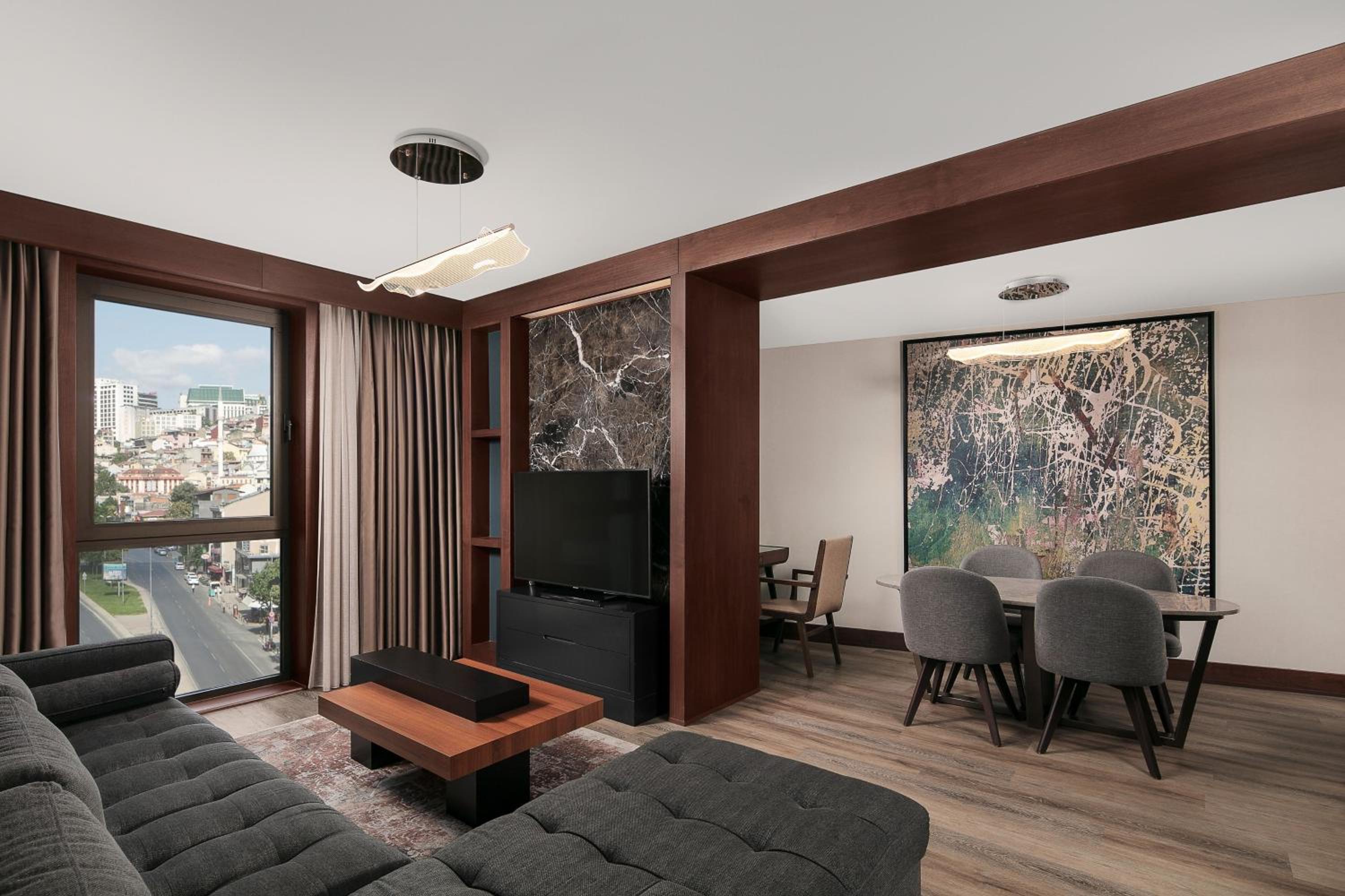 Junior Suite with Lounge Access