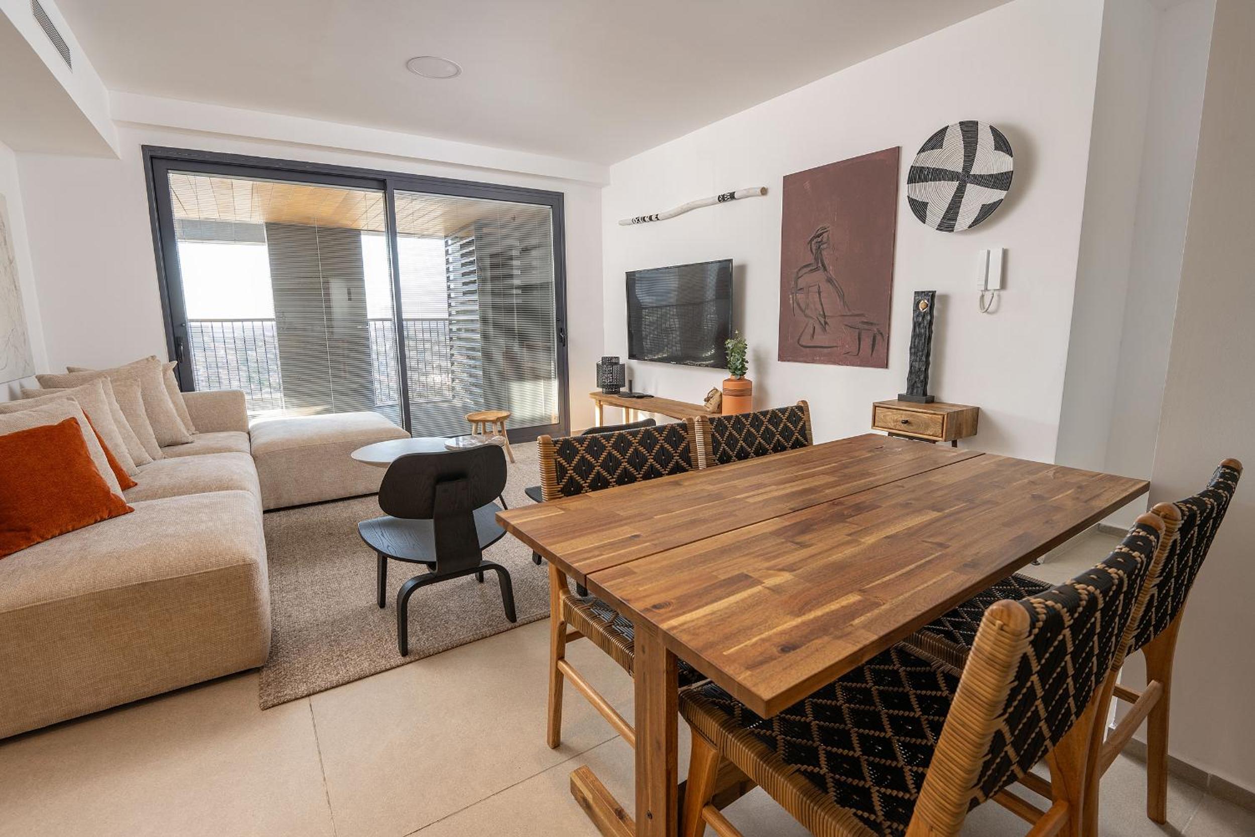 Two Bedroom Apartment with Balcony and Office  photo 3