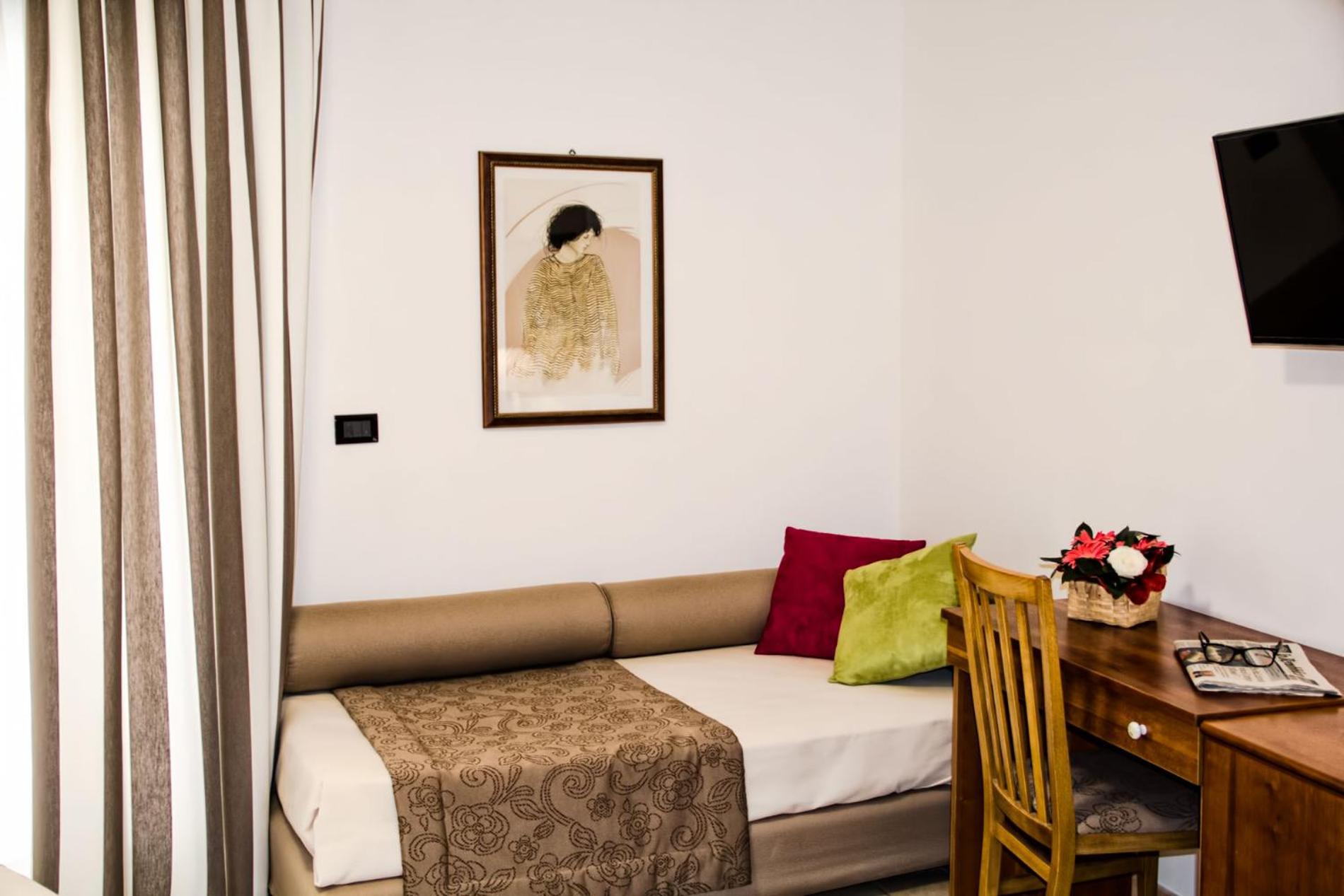 Double Room - Photo 2