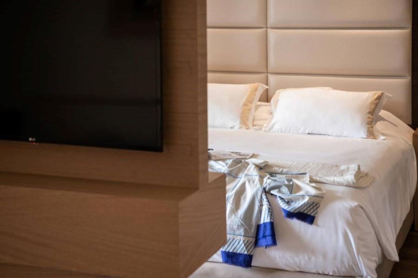 Luxury Room with Private Pool - Photo 4