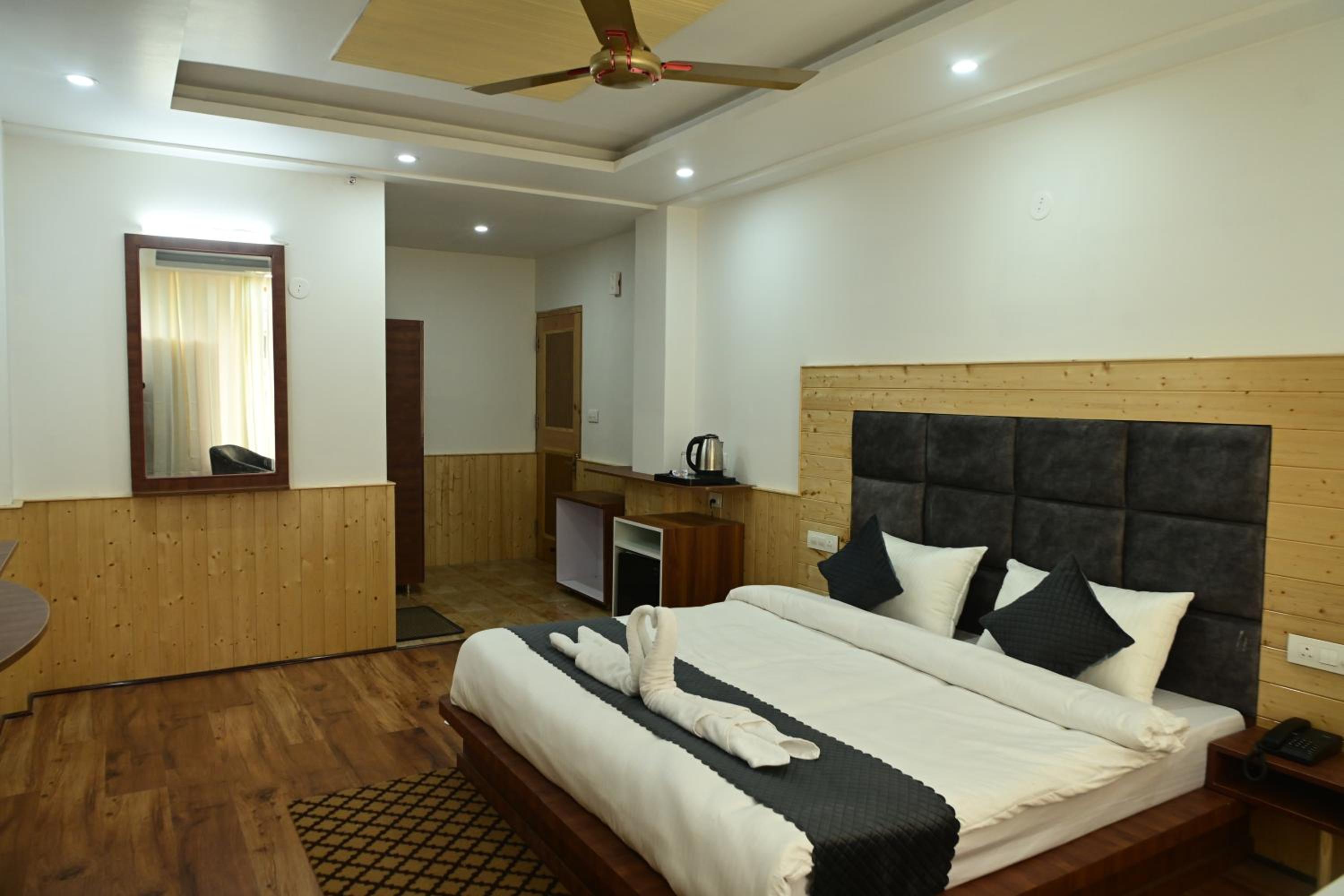 Deluxe Double or Twin Room with Balcony