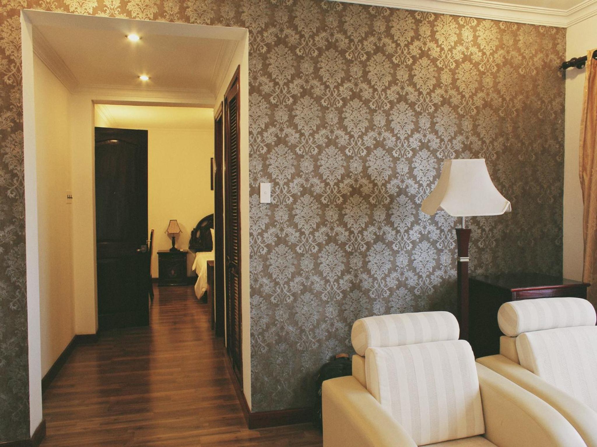 Suite - Photo 7