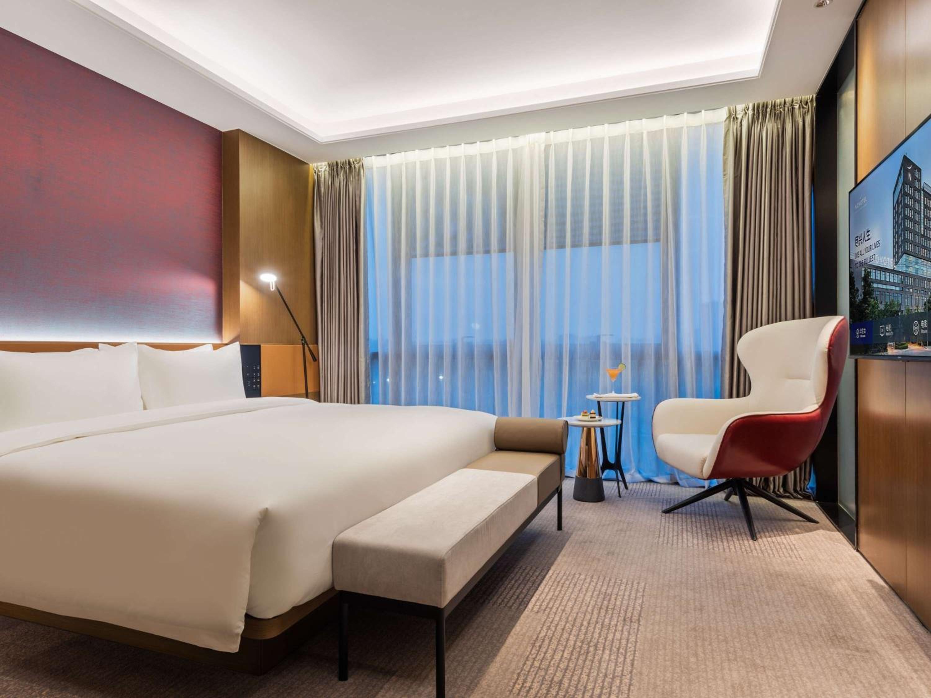 Deluxe King Suite - Photo 1
