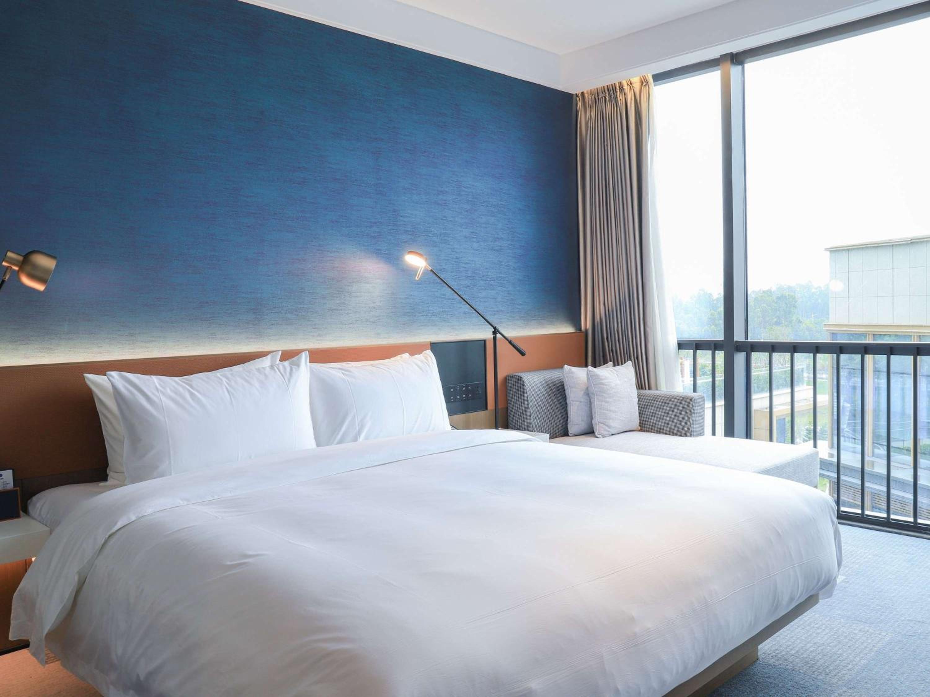 Standard King Room - Photo 5