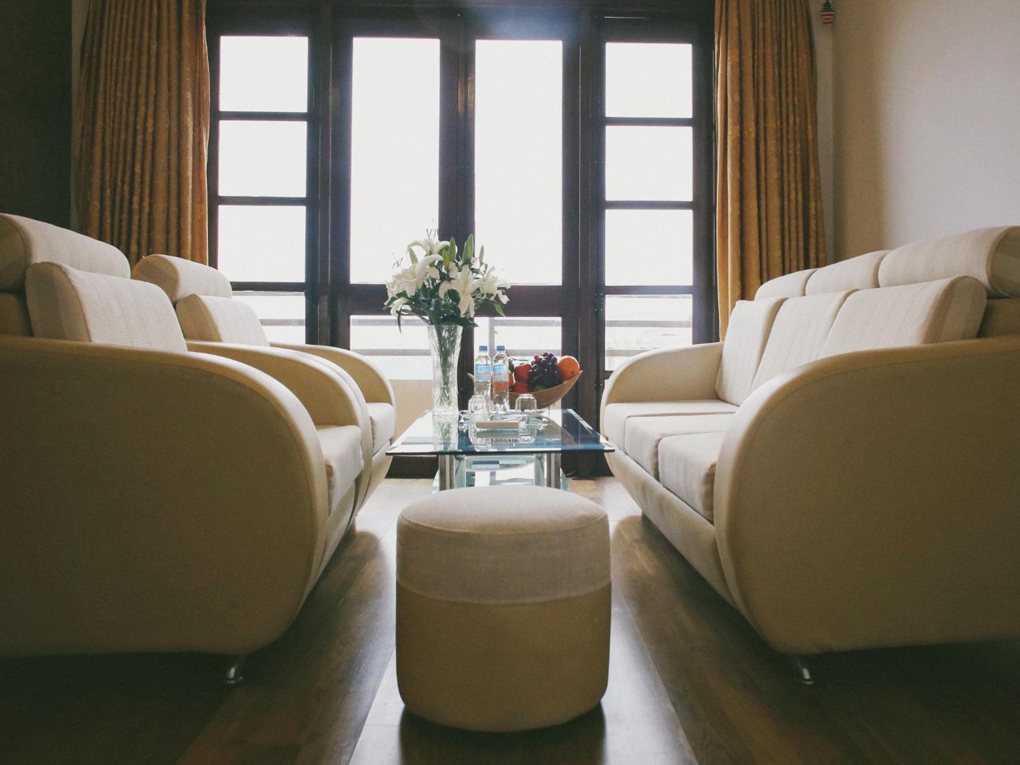 Suite - Photo 5