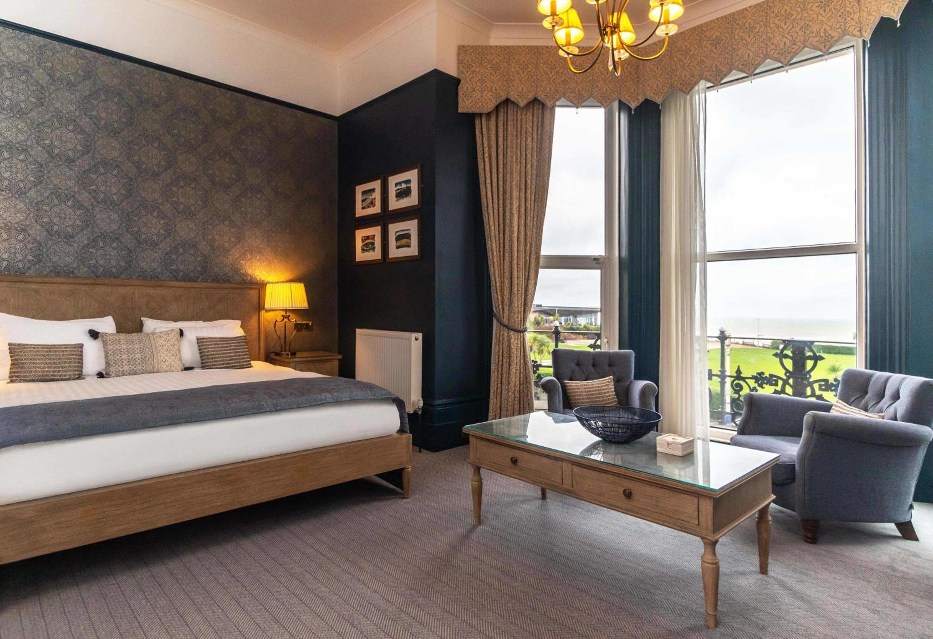 Junior King Suite with Sea View - Non-Smoking