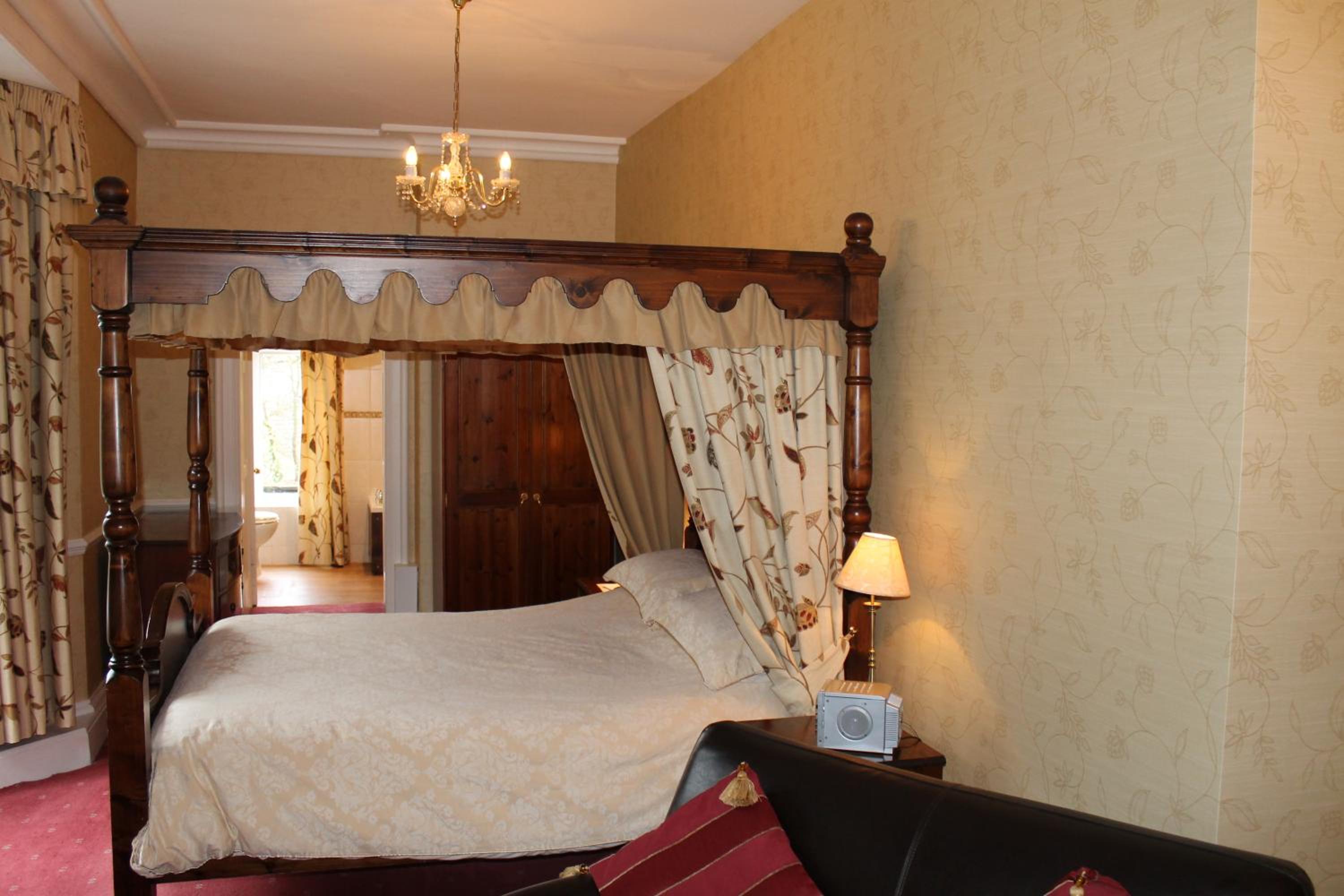 Family Room - Photo 2