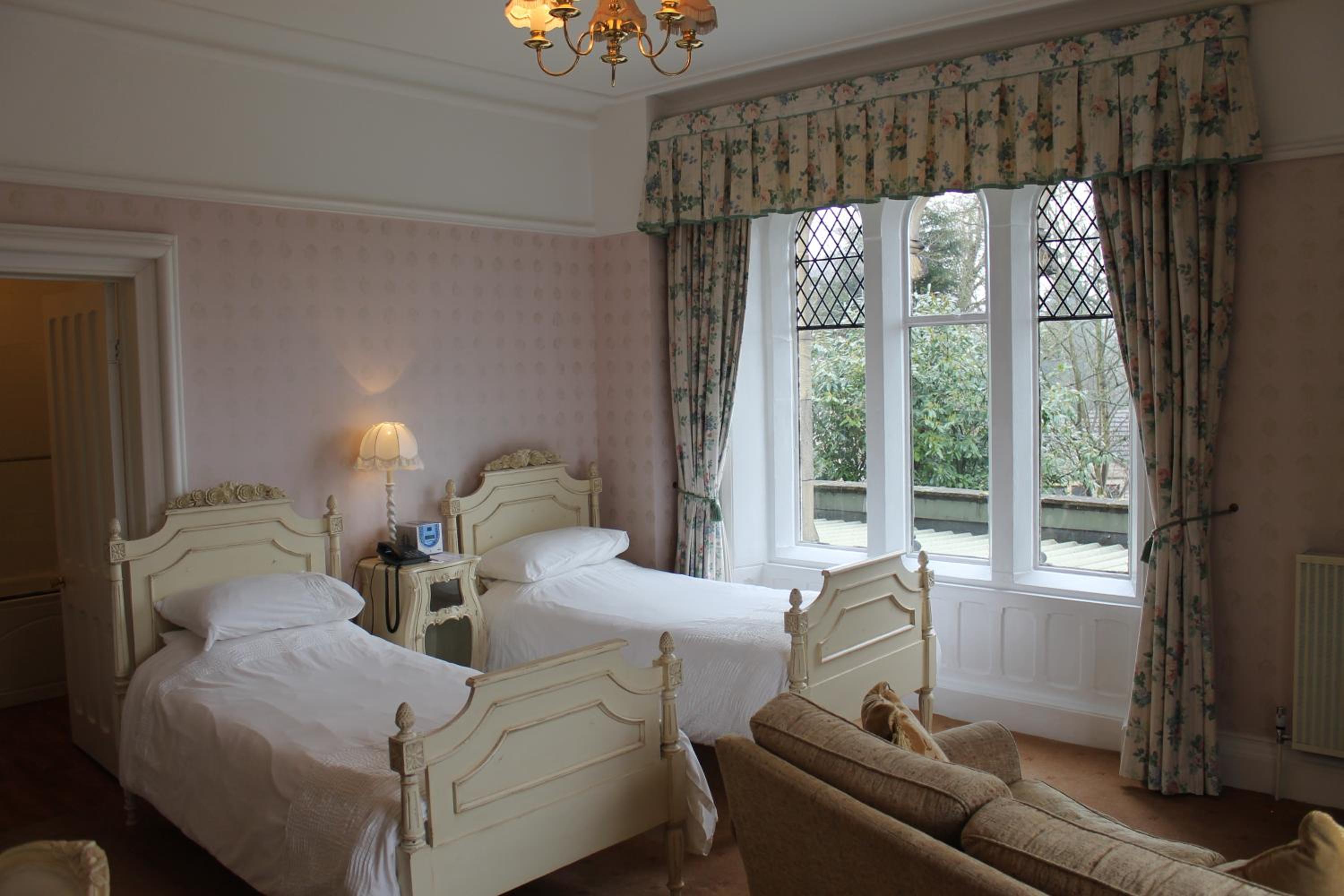 Standard Twin Room - Photo 2