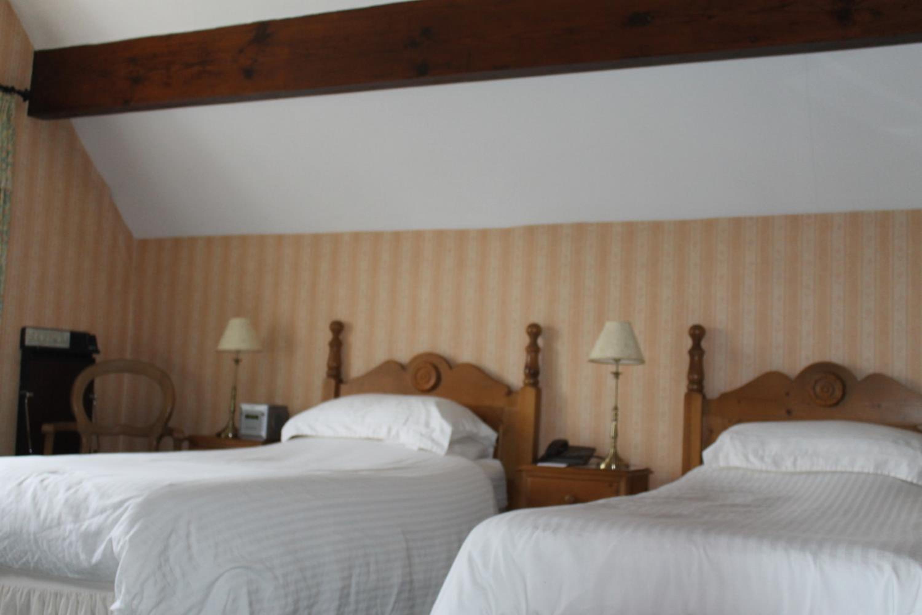 Standard Twin Room - Photo 3