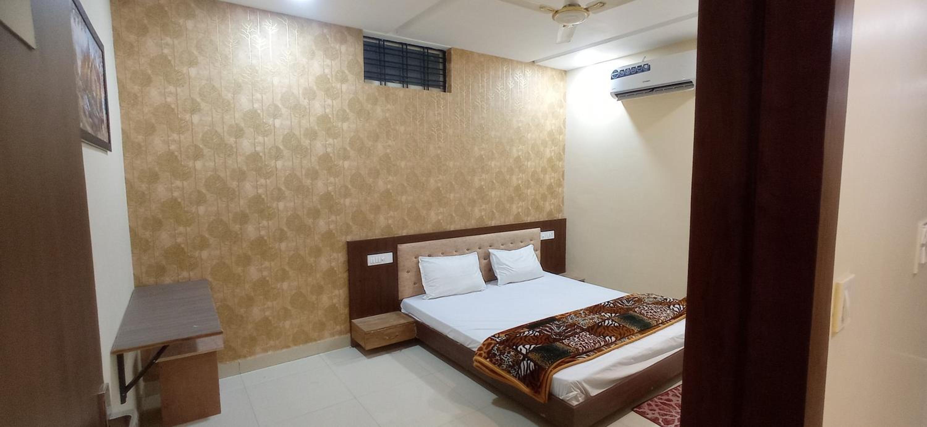 Double or Twin Room photo 3