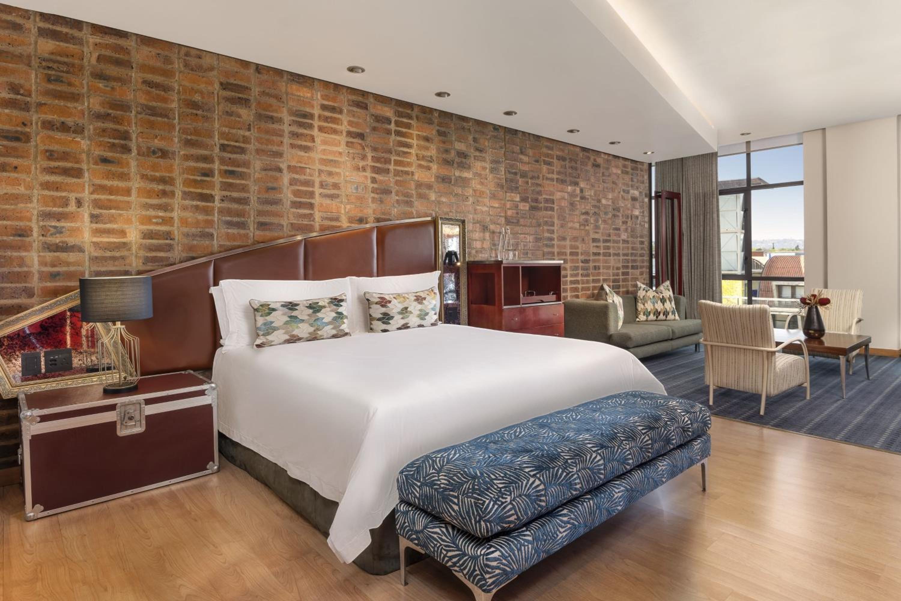 Executive Guest Room , 1 King - Photo 8