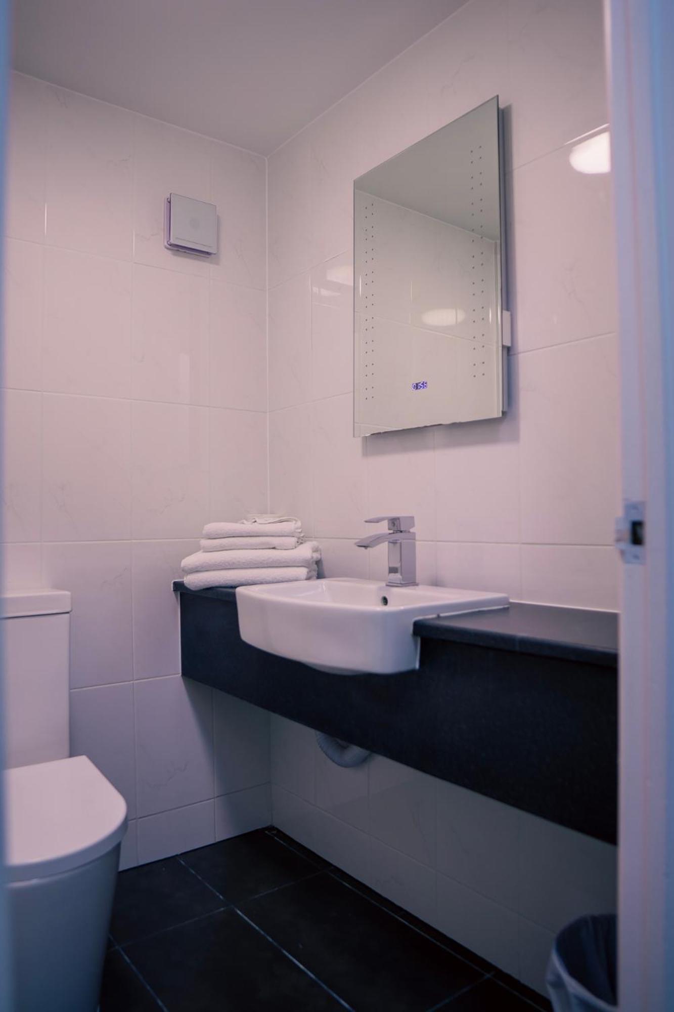 Deluxe Double Room - Photo 38