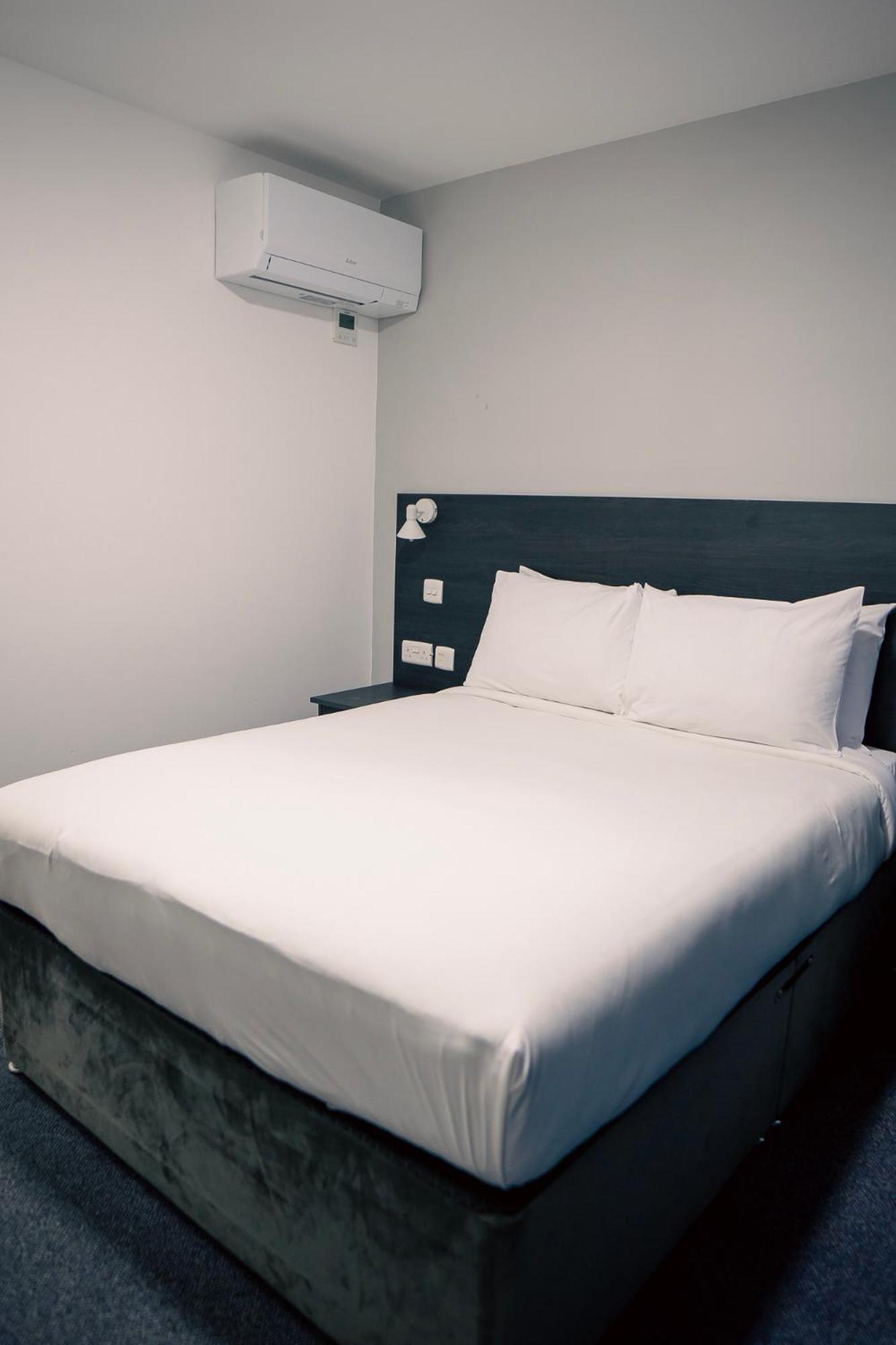 Deluxe Double Room - Photo 21