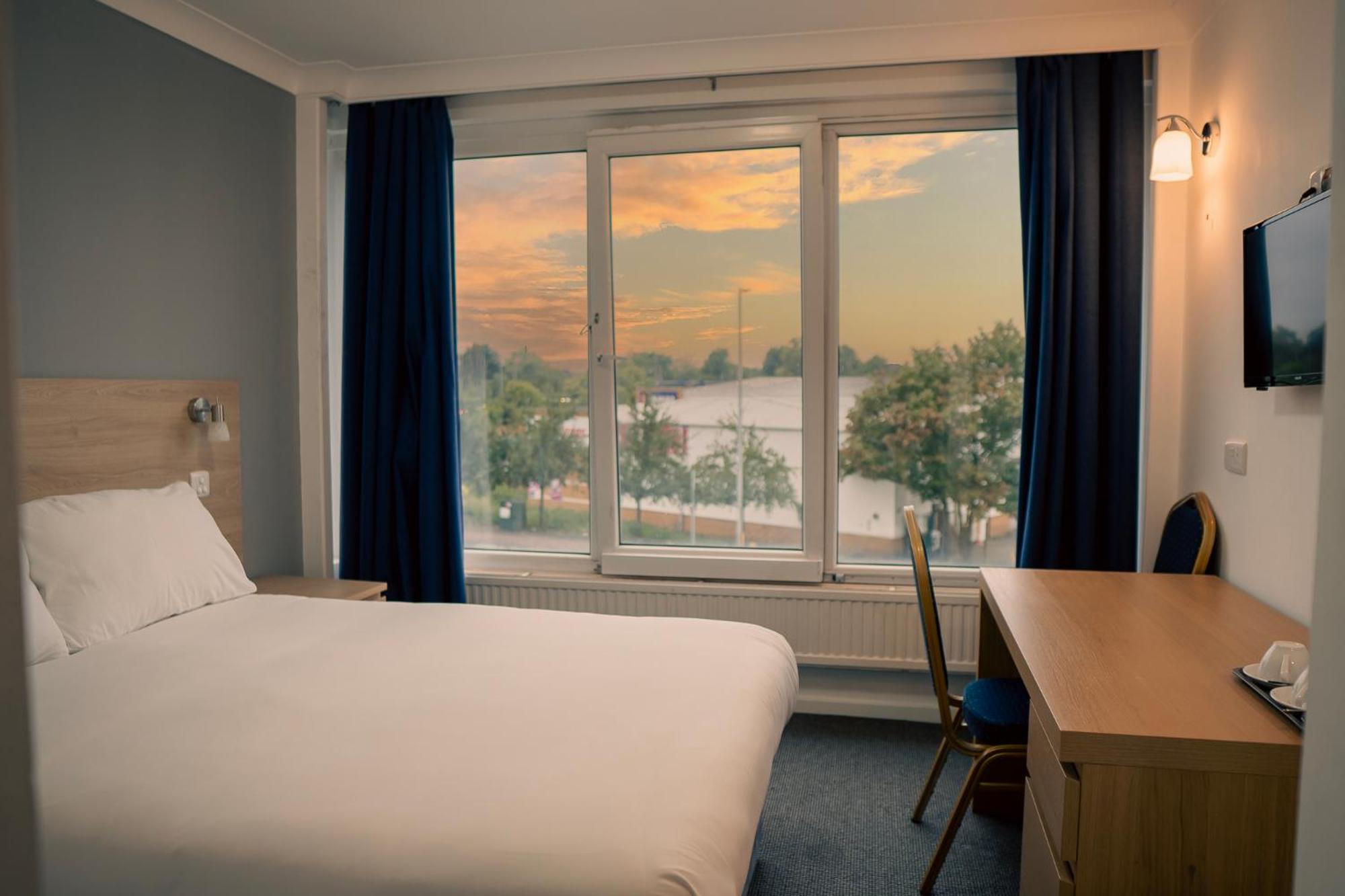 Deluxe Double Room - Photo 13