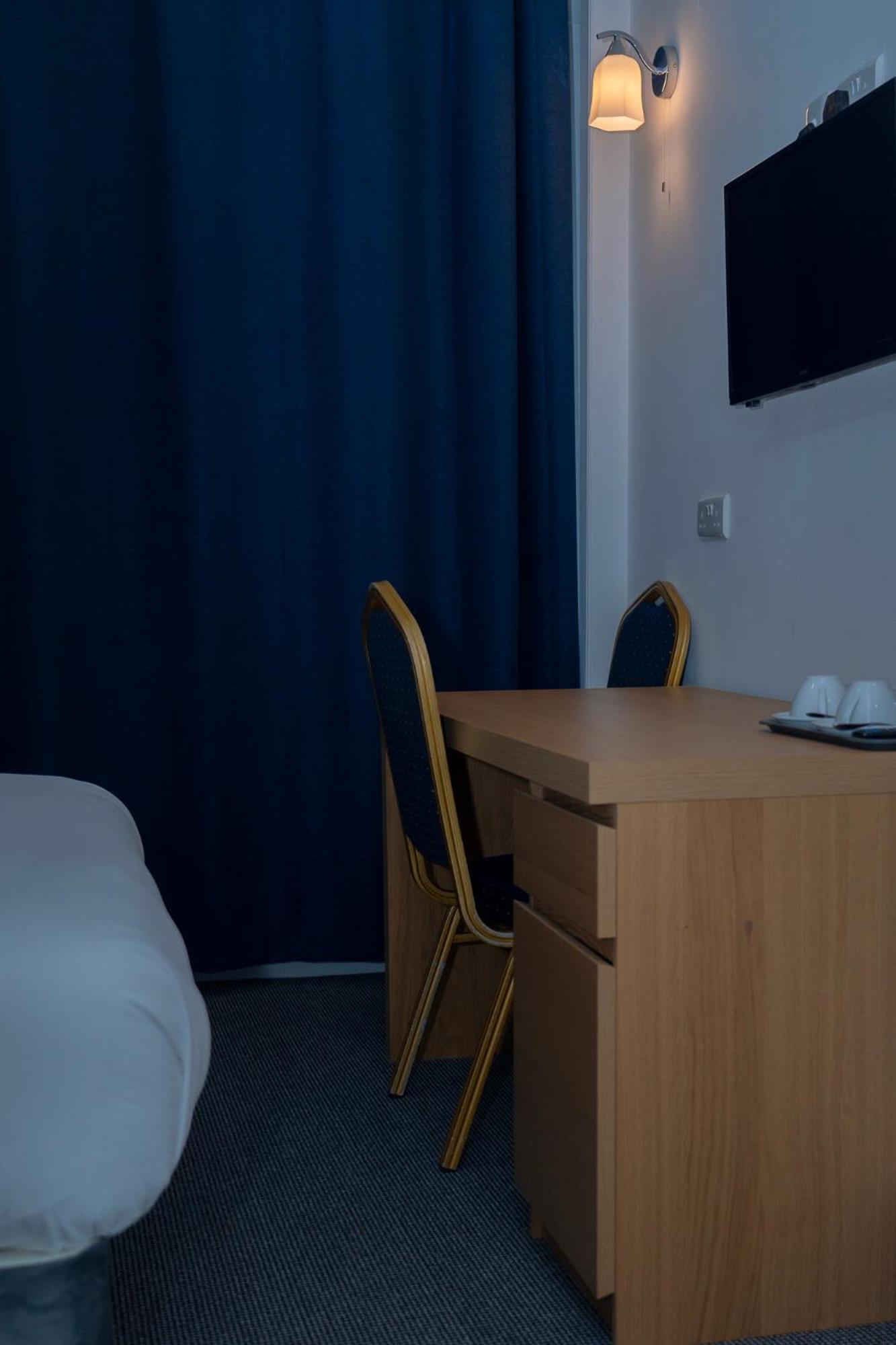 Deluxe Double Room - Photo 26