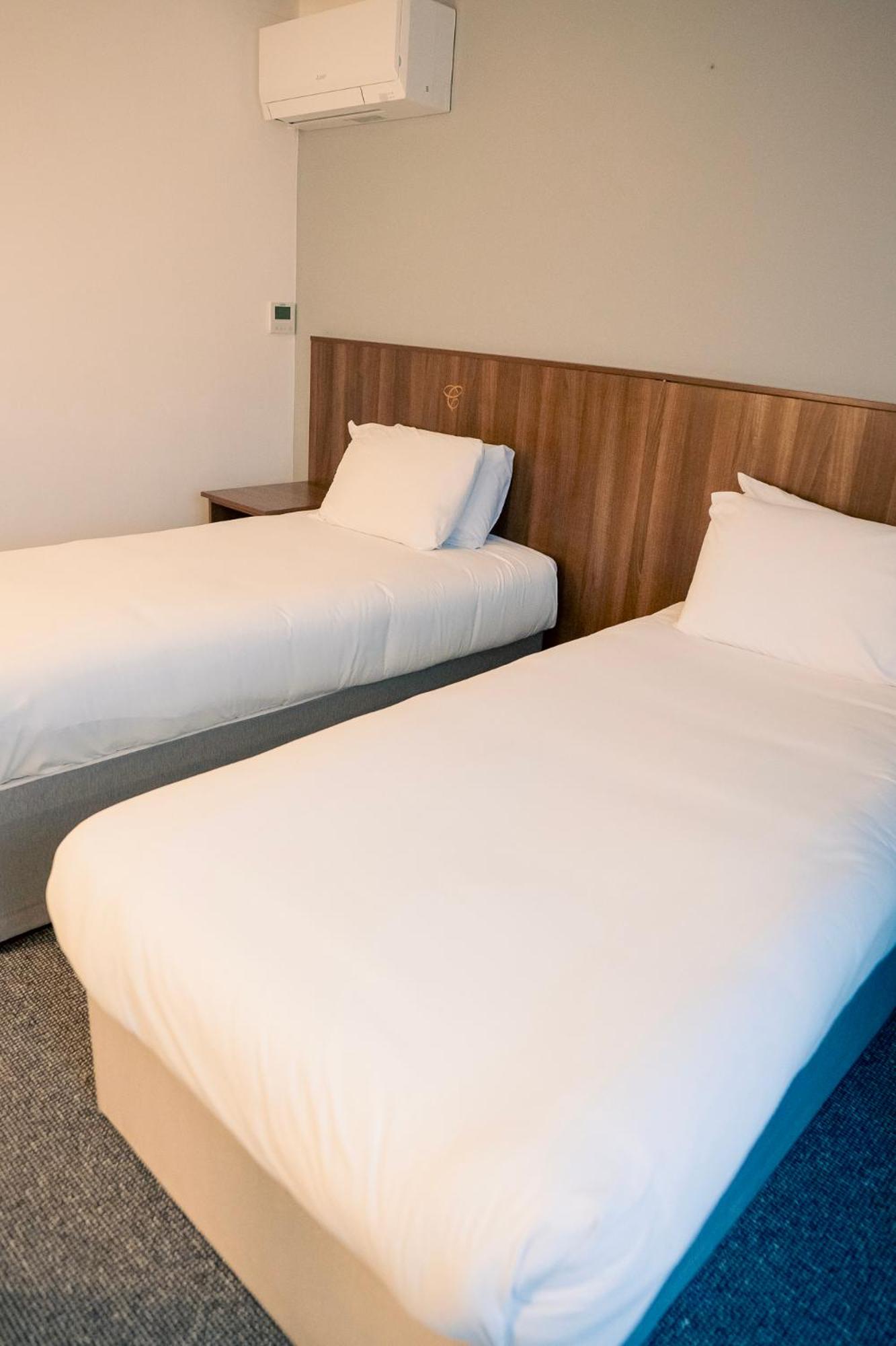 Standard Twin Room - Photo 8