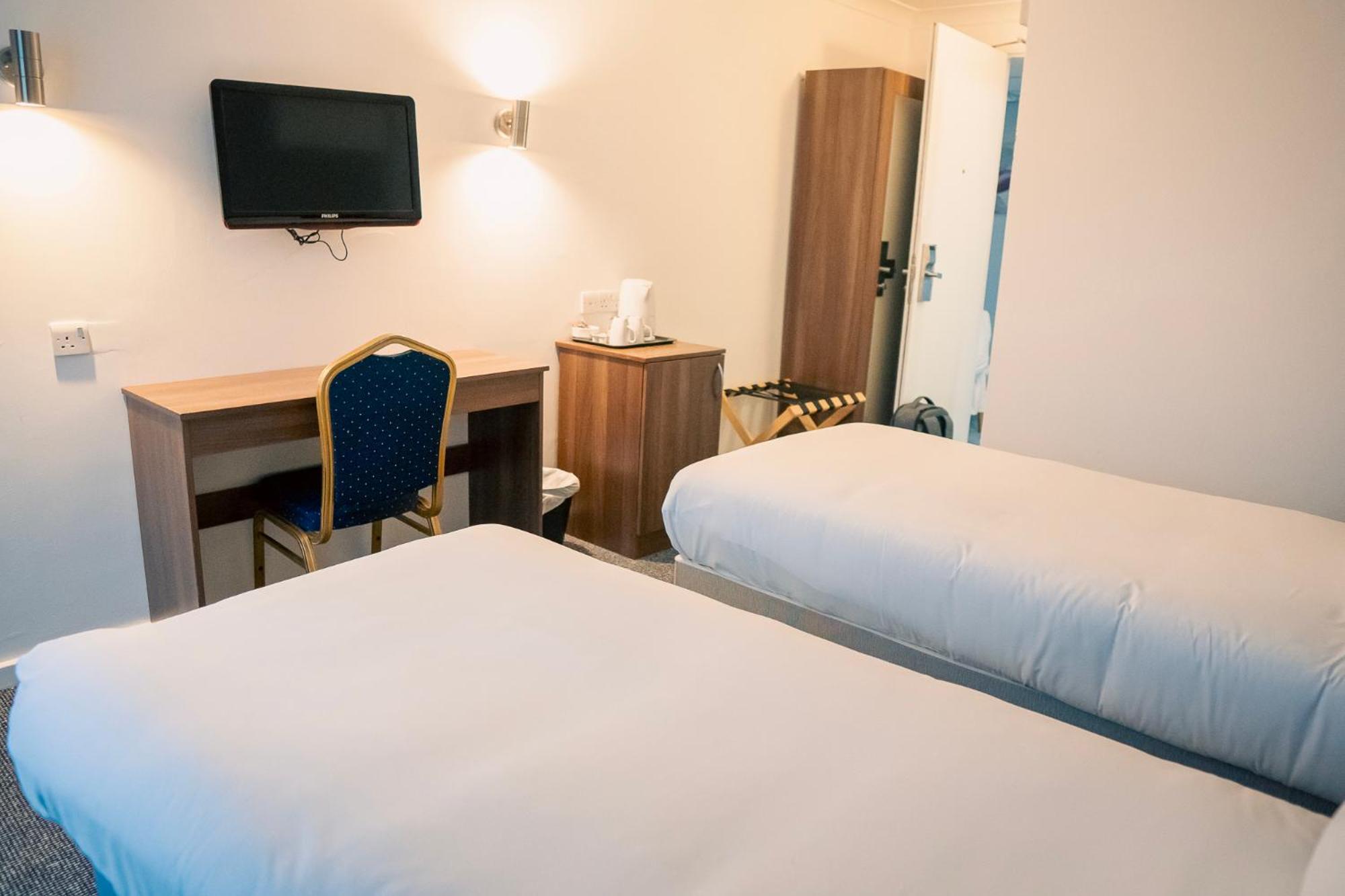 Standard Twin Room - Photo 4