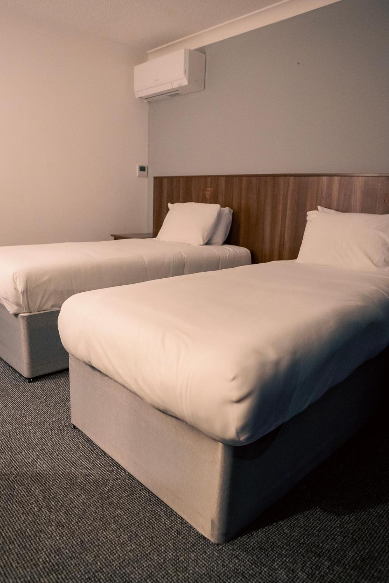 Standard Twin Room - Photo 2