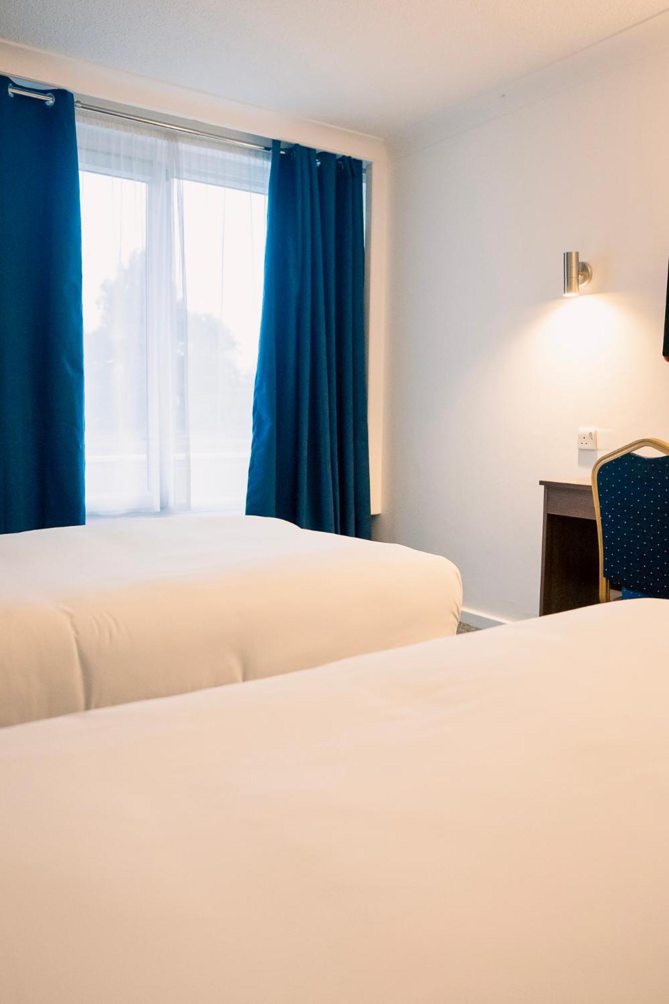 Standard Twin Room - Photo 1