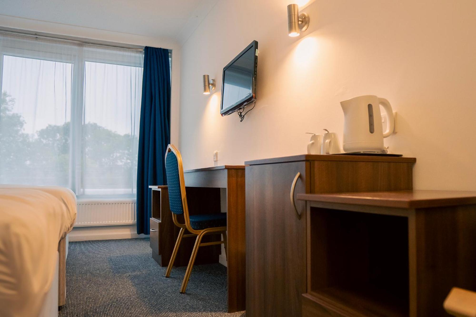Deluxe Twin Room - Photo 9
