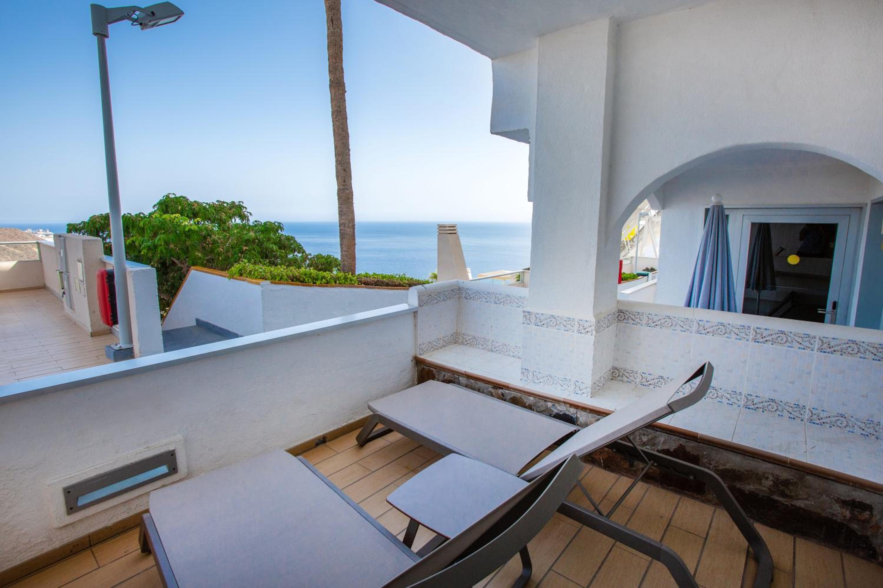 Classic One Bedroom Apartment with small balcony and sea view thumbnail 5