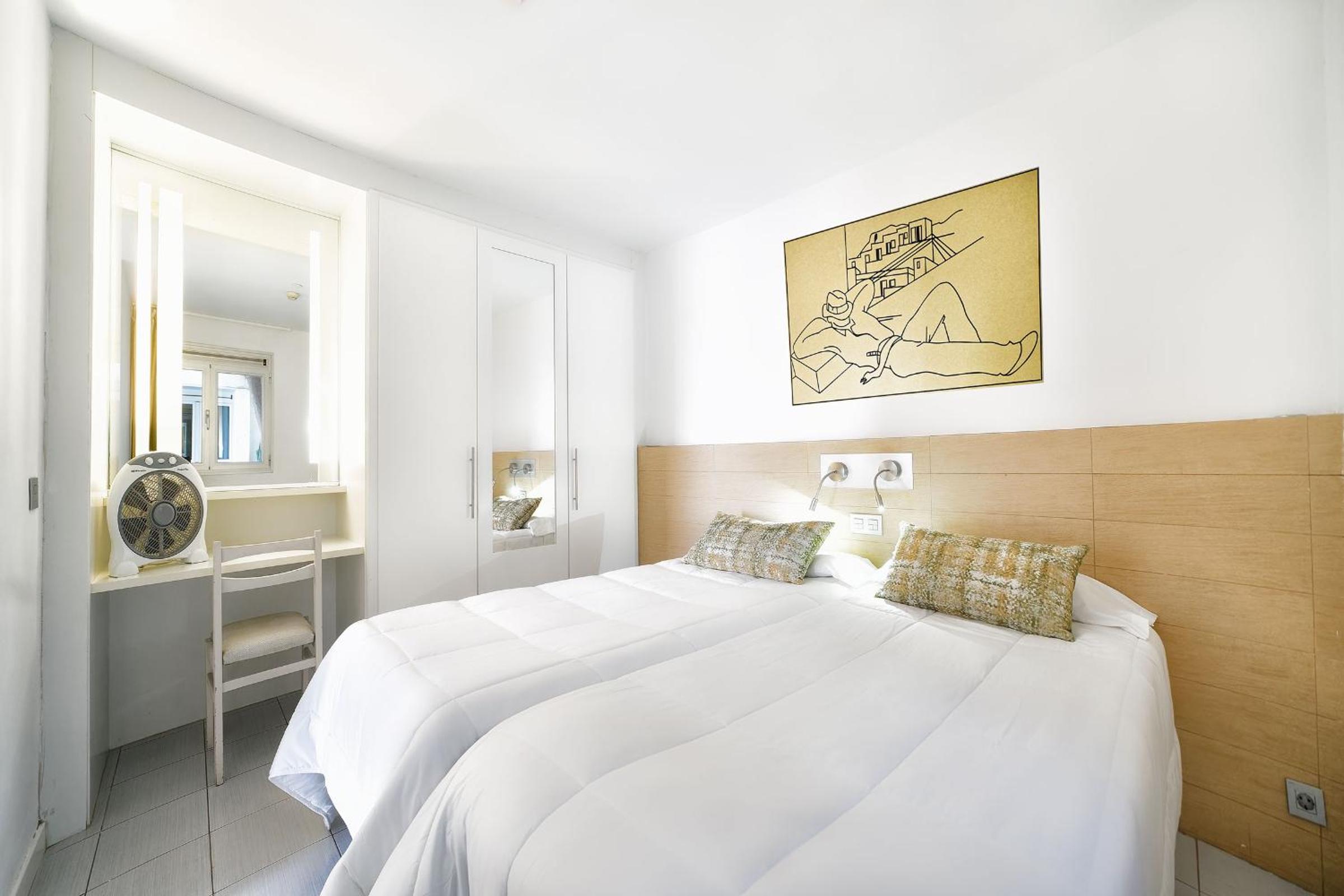 Classic One Bedroom Apartment with small balcony and sea view