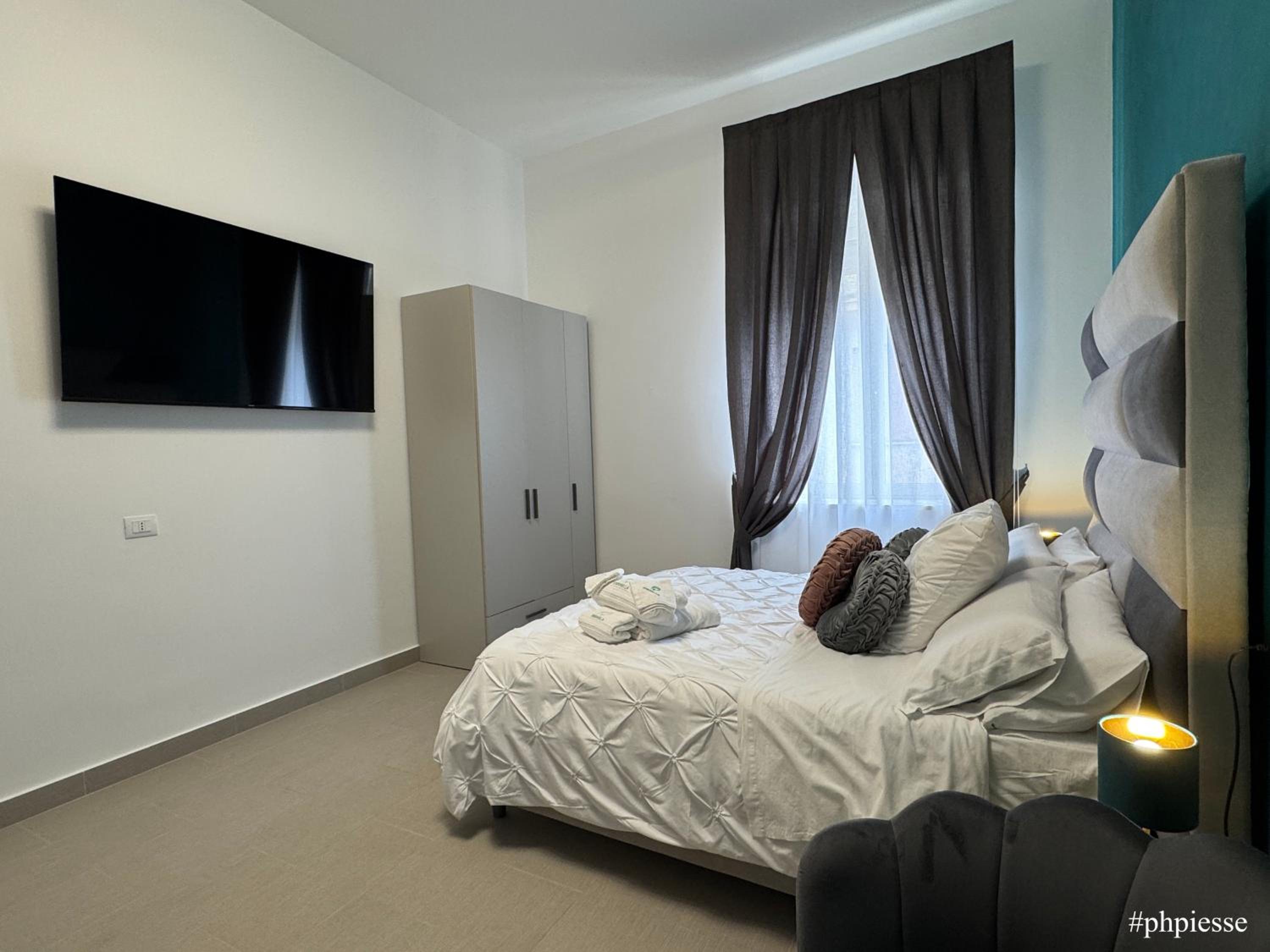 Suite with Hot Tub - Photo 14