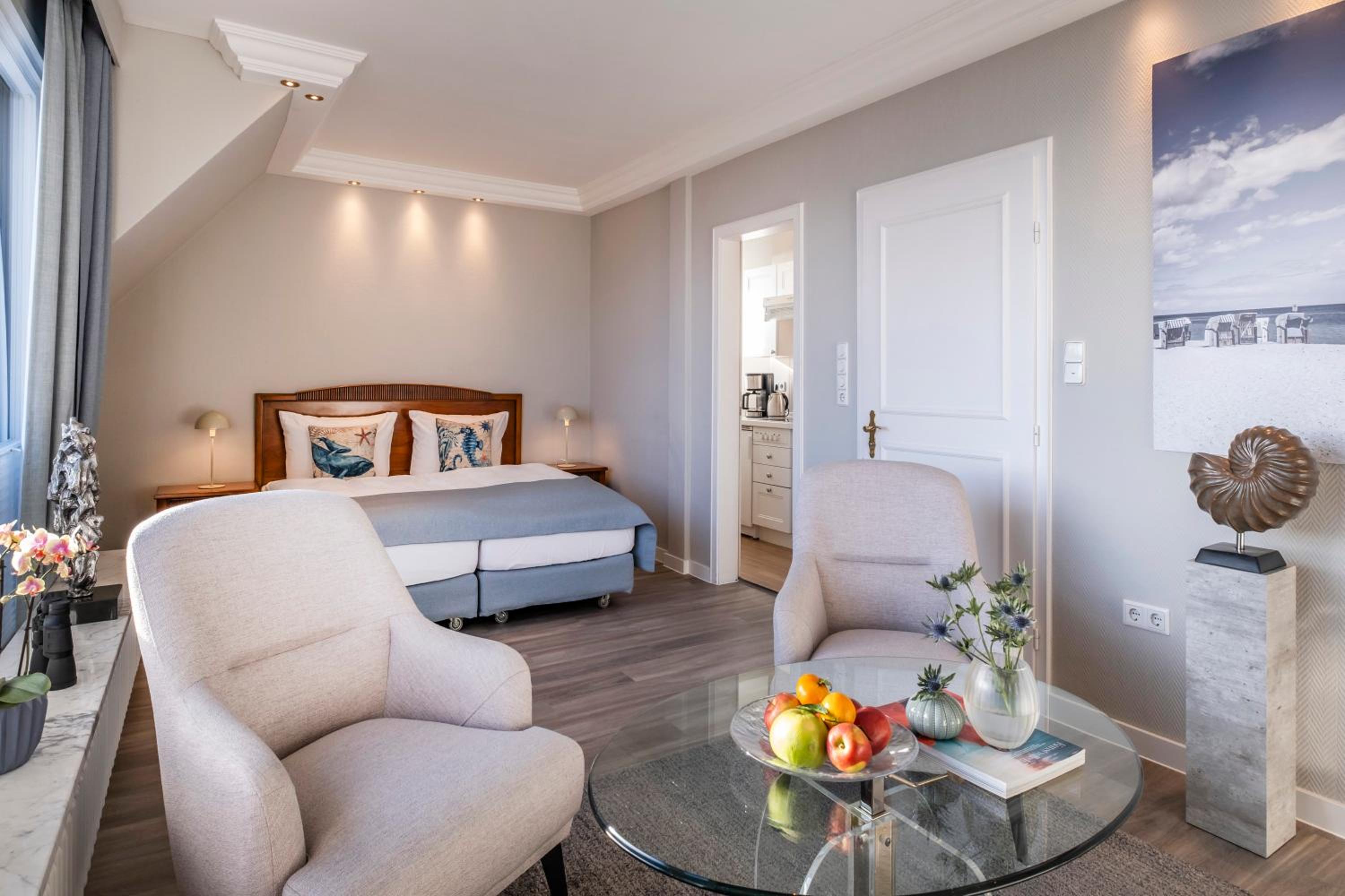 Junior Suite with Loggia Sea View photo 2