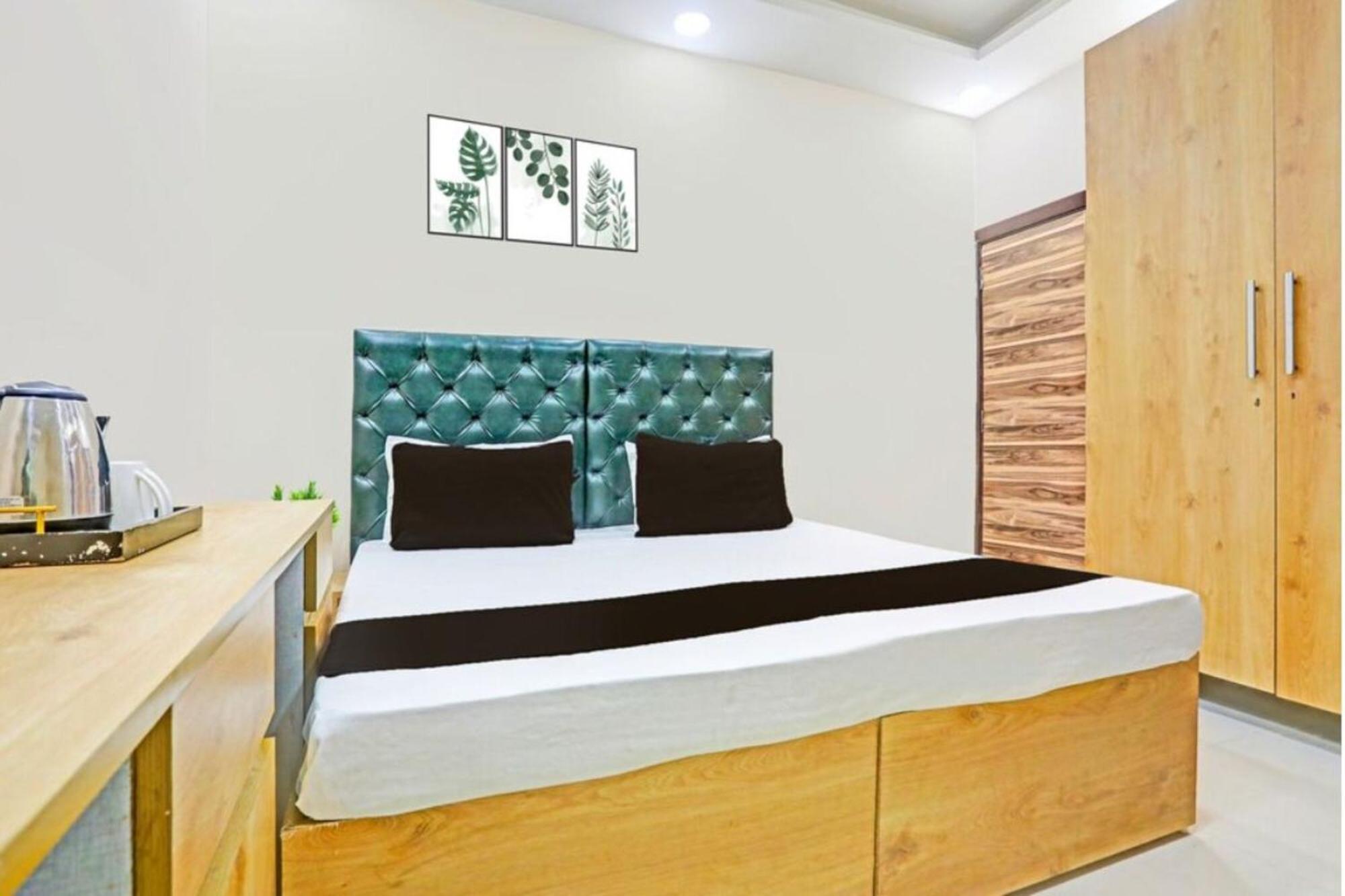 Deluxe Double Room (2 Adults + 1 Child)