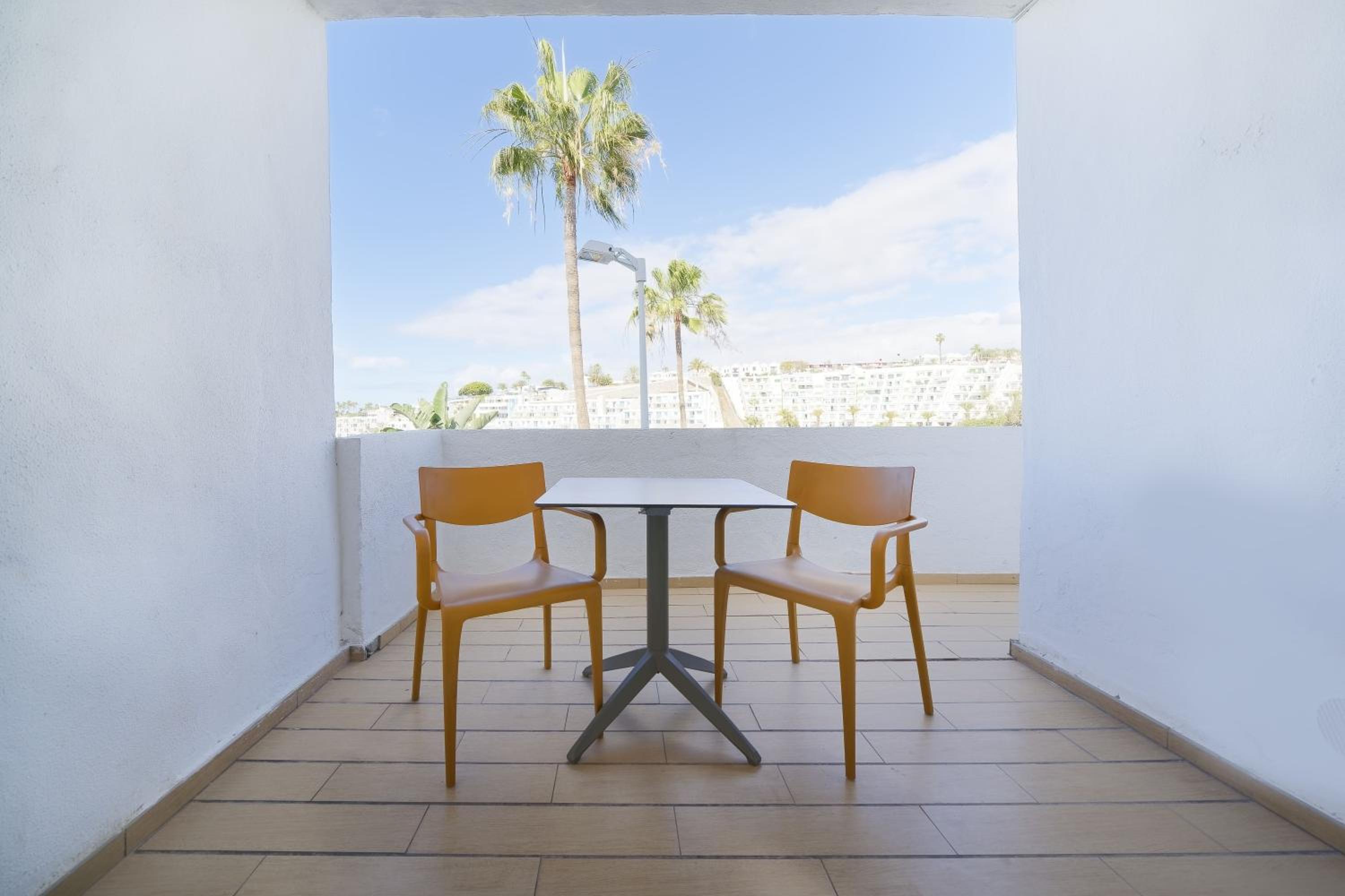 Classic Double room with small balcony thumbnail 6