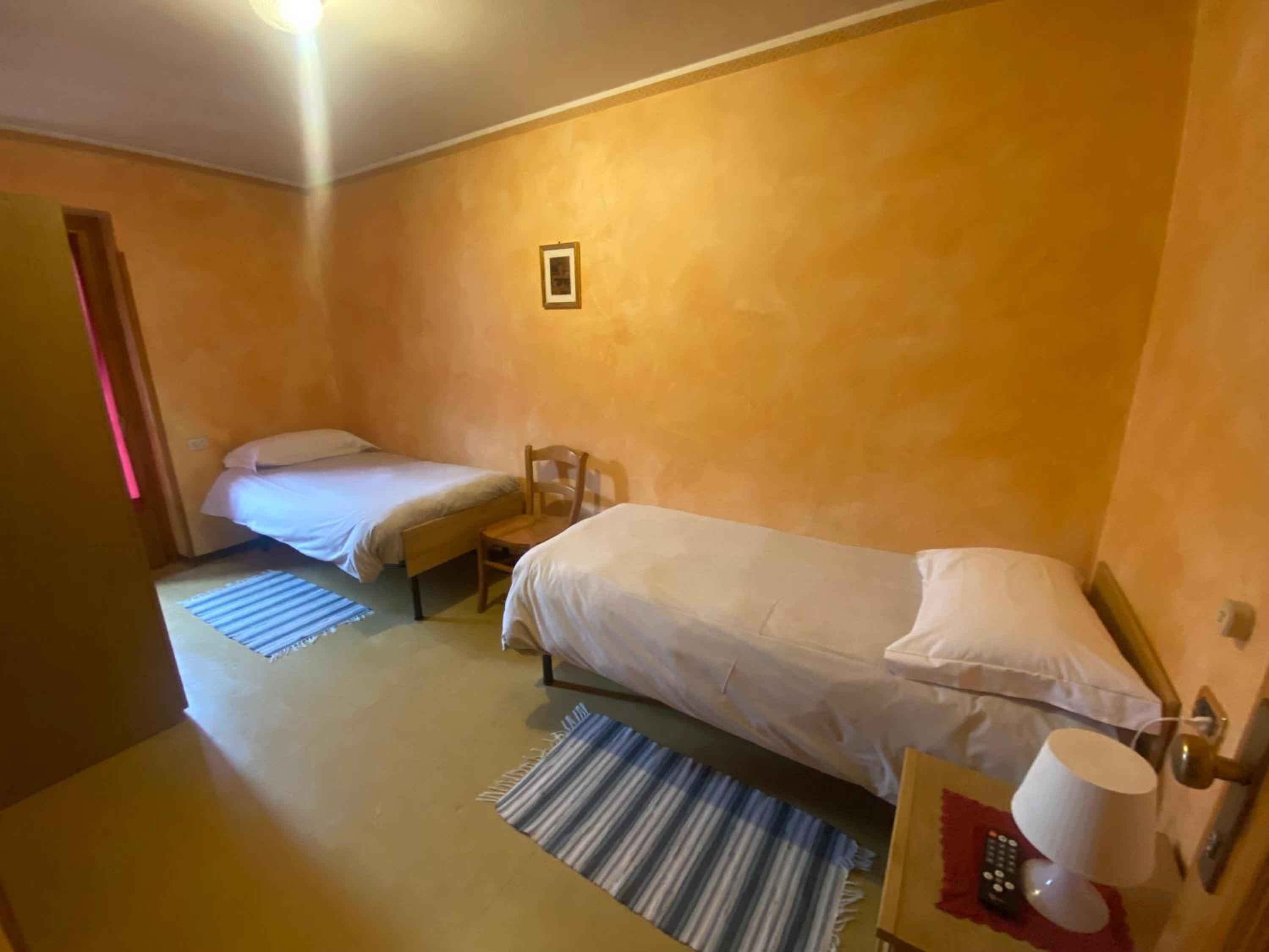 Classic Twin Room - Photo 2