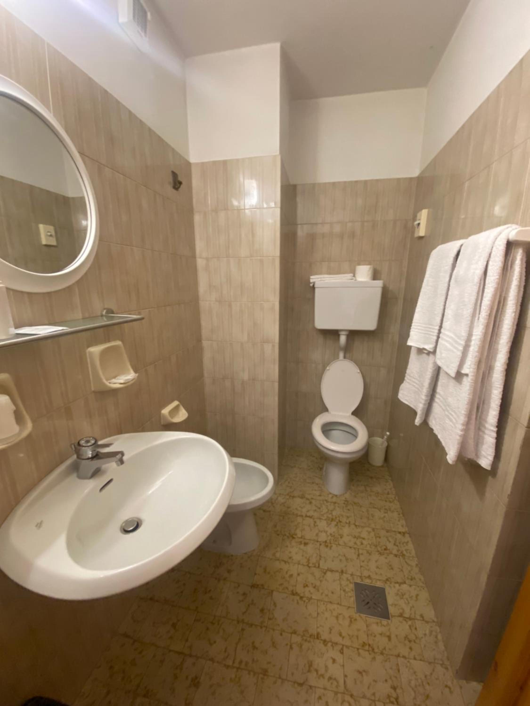 Classic Twin Room - Photo 3