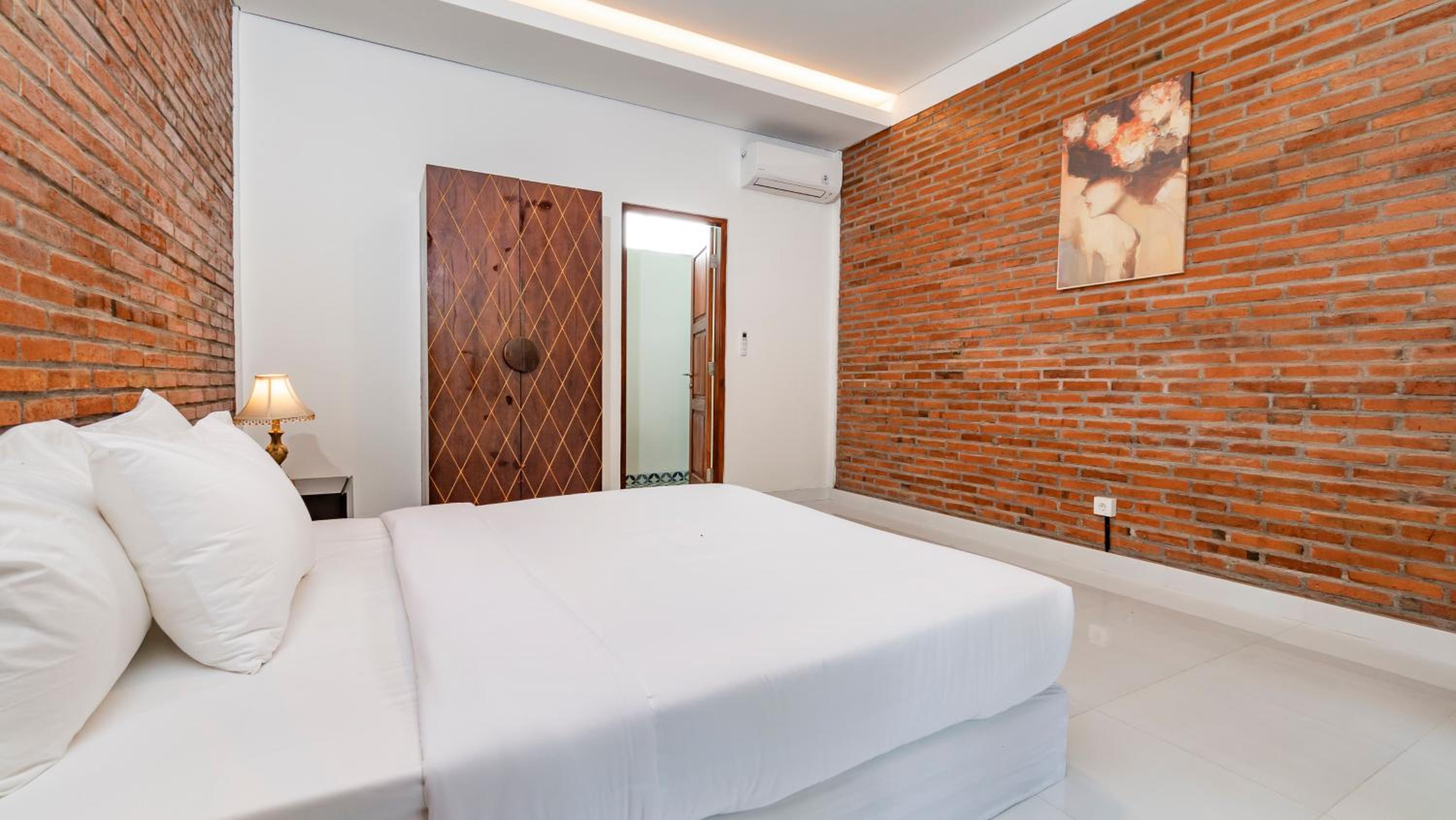 Two-Bedroom Villa - Photo 6