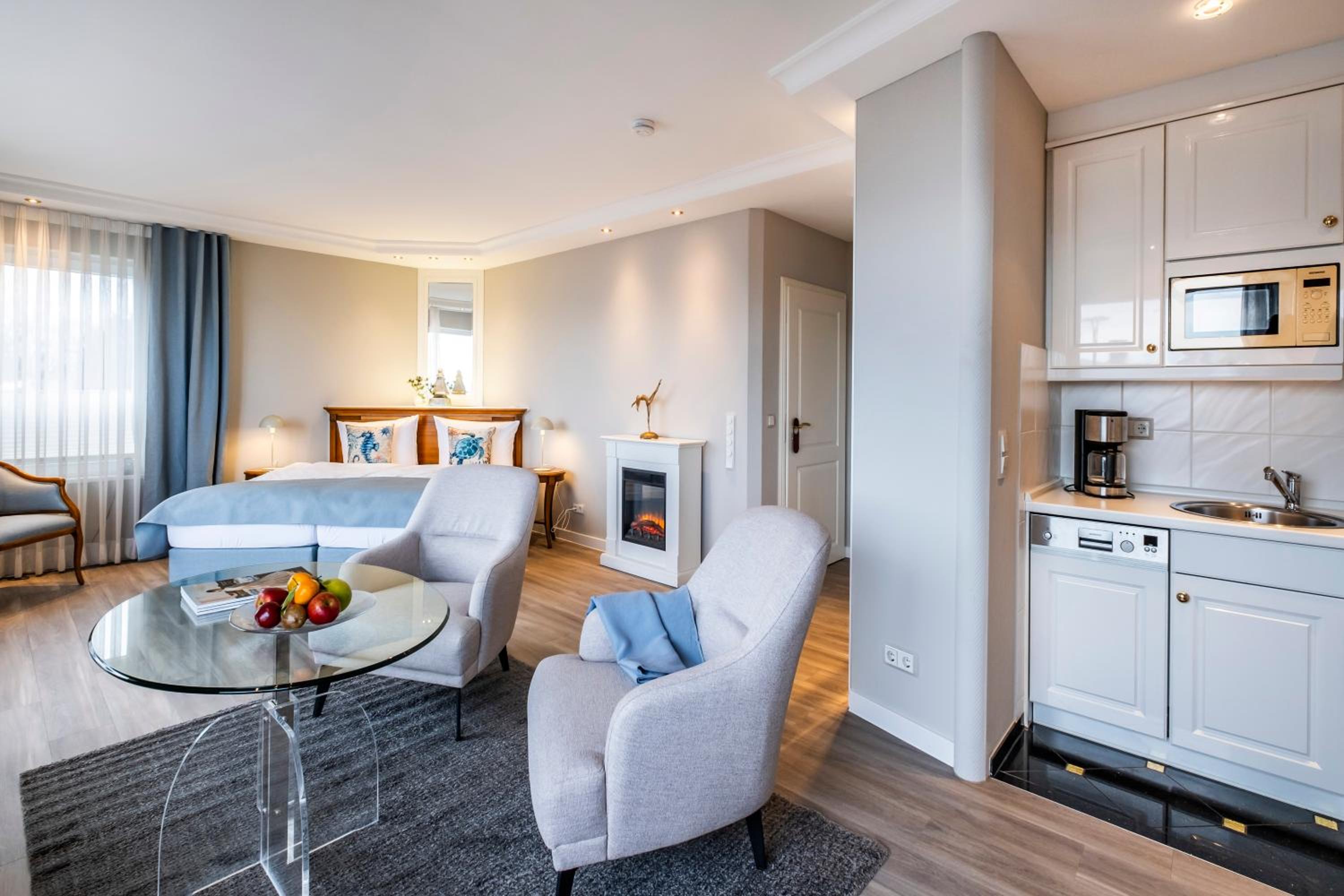 Junior Suite with Balcony and Sea View photo 3