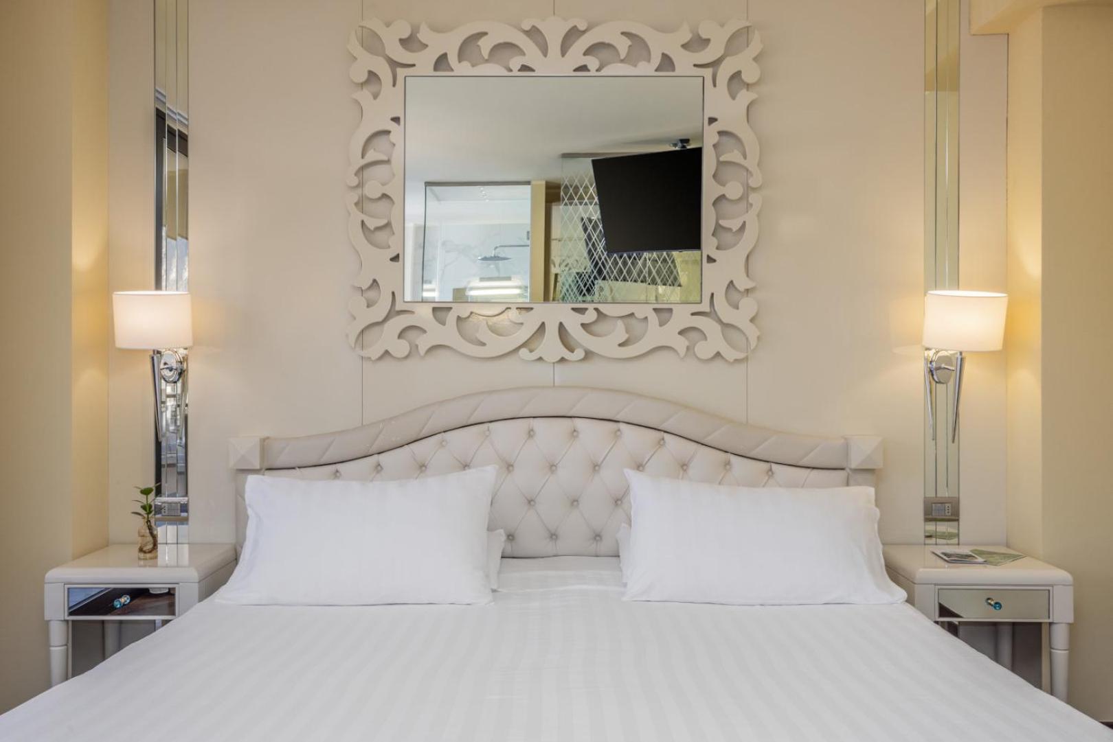 Superior Classic Double Room with Balcony - Photo 8