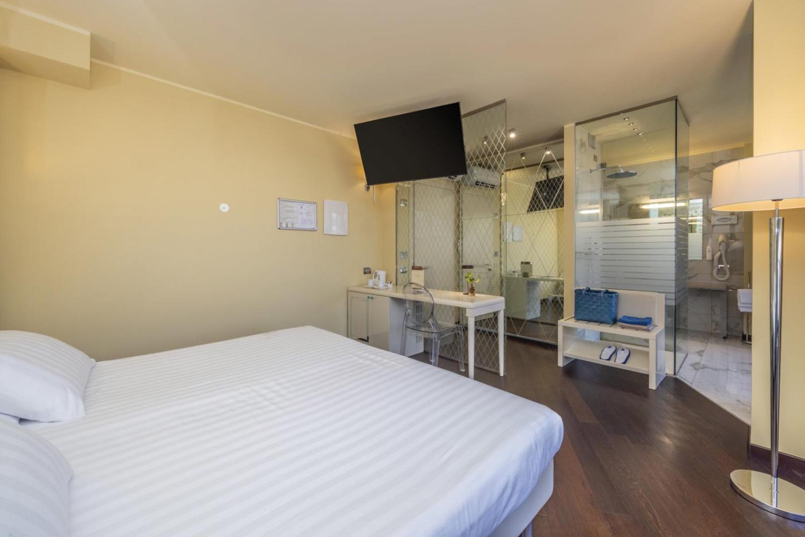 Superior Classic Double Room with Balcony - Photo 7