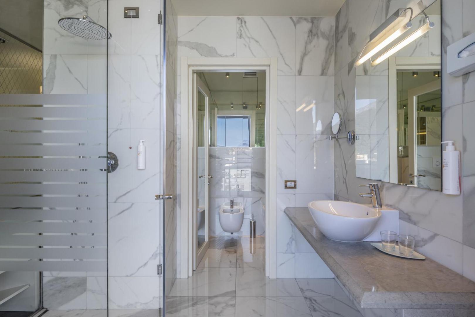Superior Classic Double Room with Balcony - Photo 4