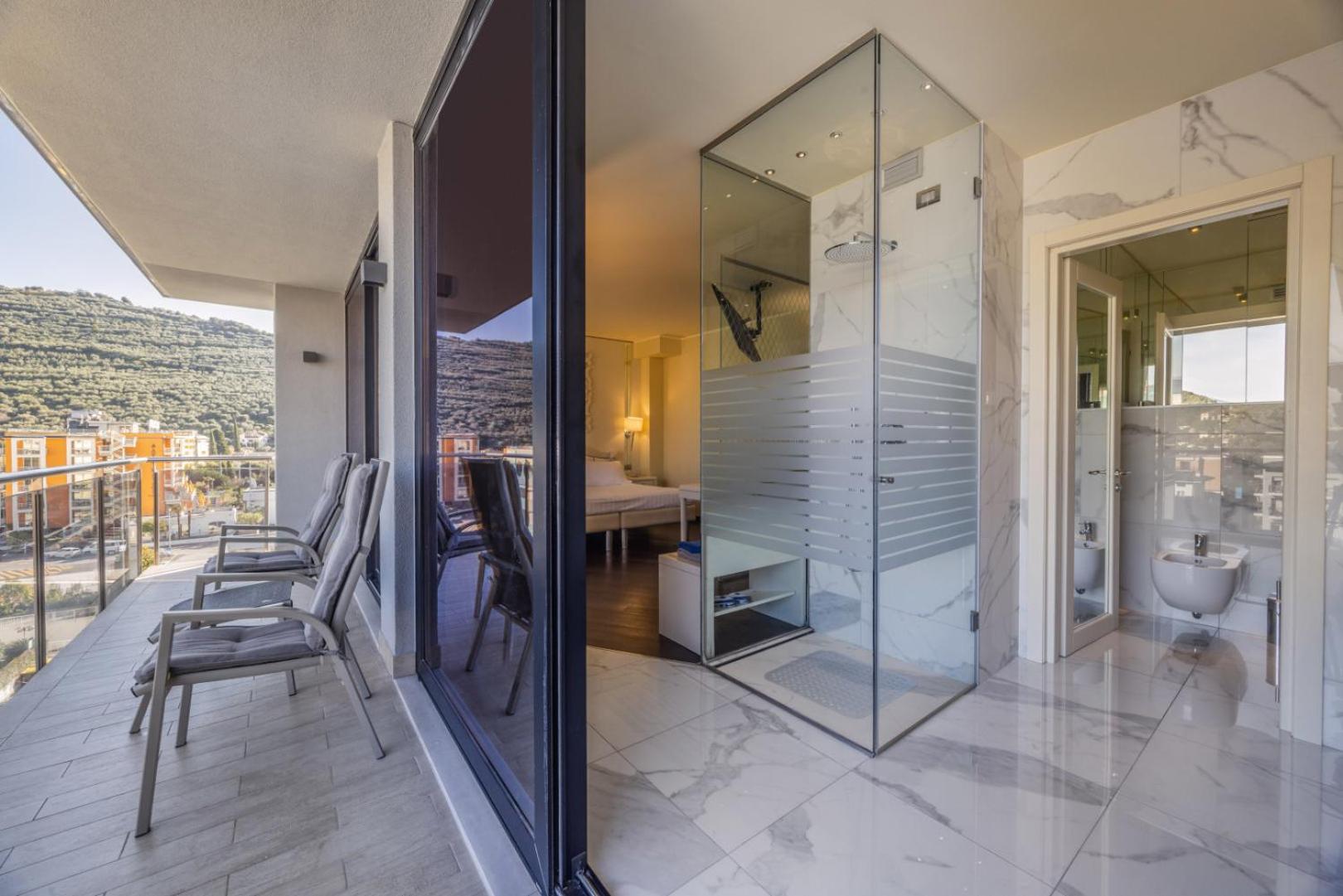 Superior Classic Double Room with Balcony - Photo 3