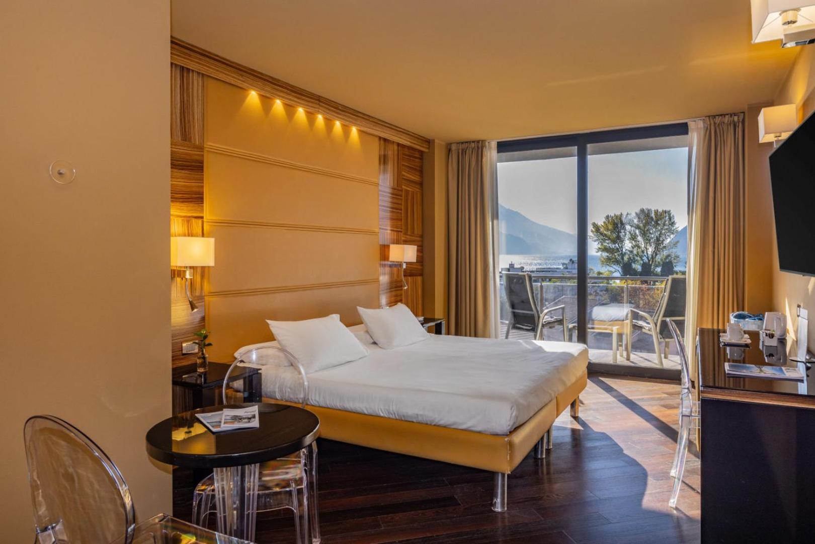 Superior Classic Double Room with Lake View and Balcony photo 1