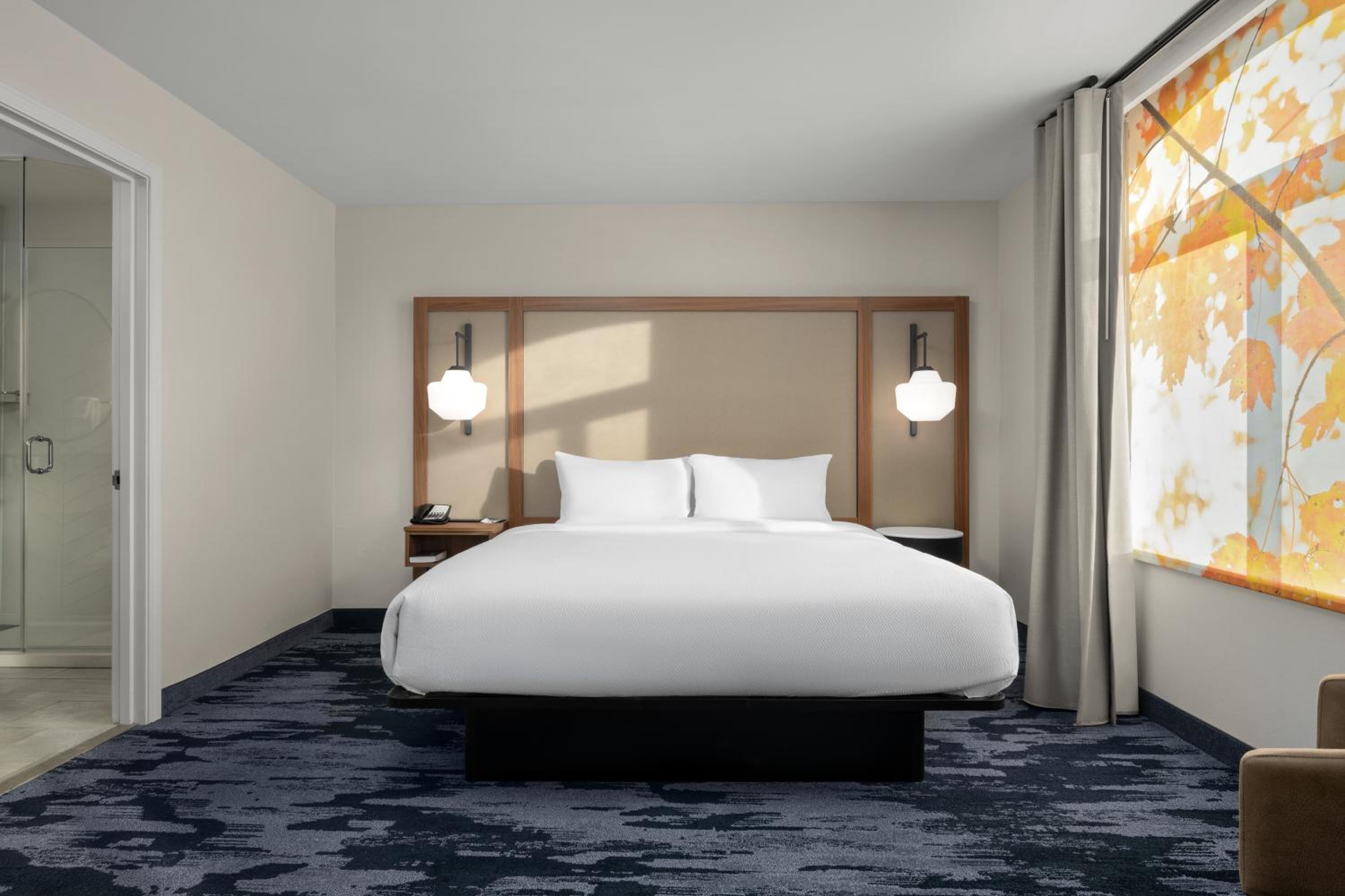 One-Bedroom King Suite with Sofa Bed and Mountain View - Photo 3