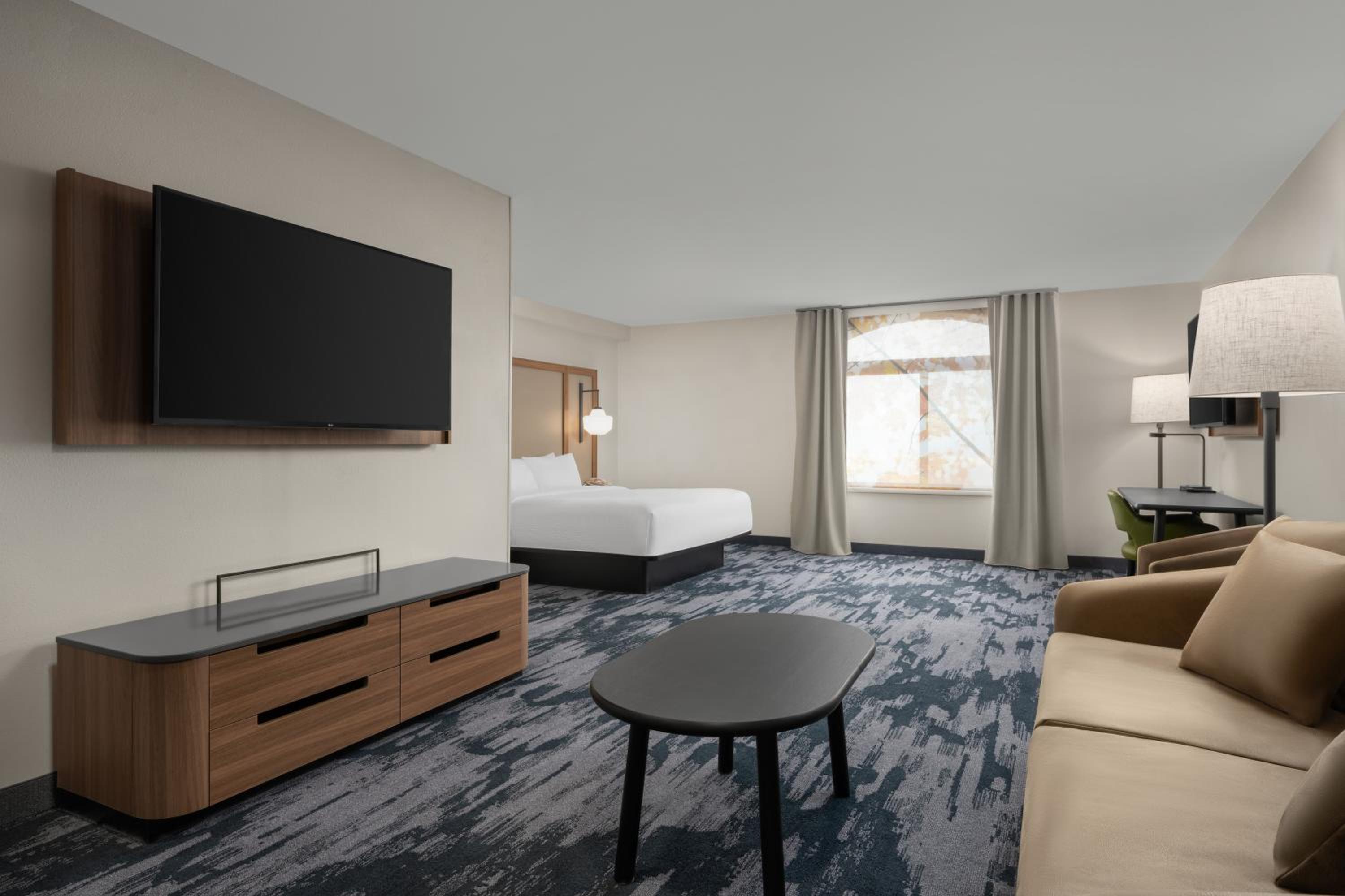 One-Bedroom King Suite with Sofa Bed and Mountain View - Photo 1