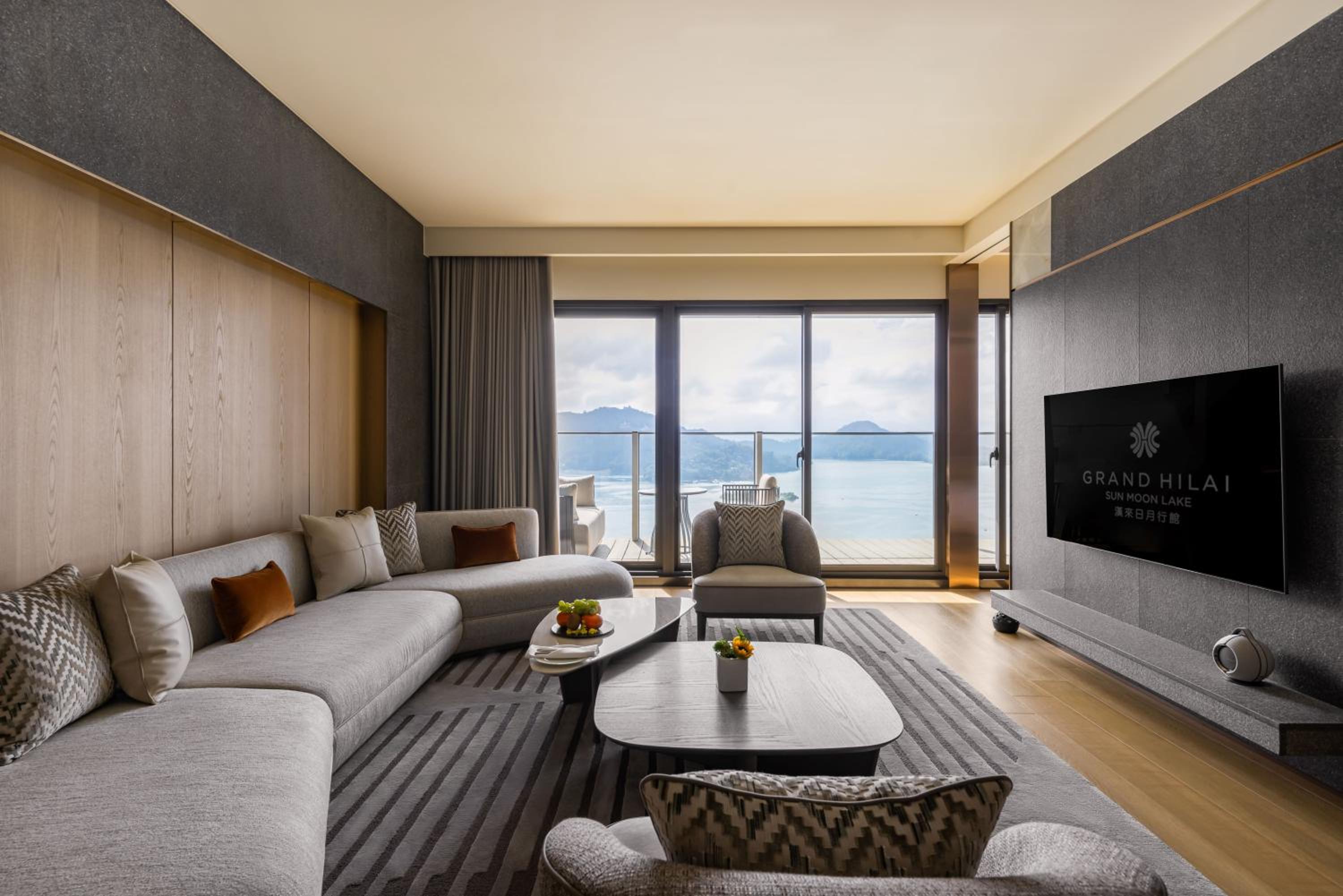 Deluxe King Suite