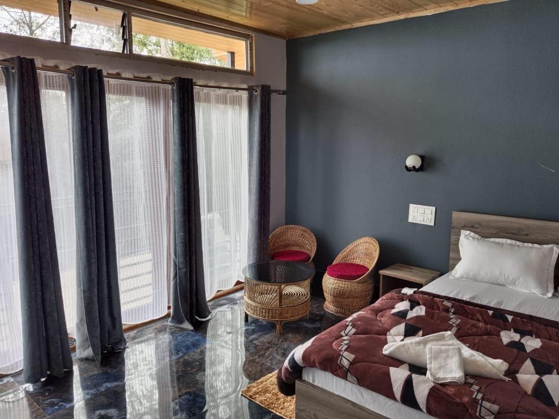 Deluxe Double Room (2 Adults + 1 Child) photo 1