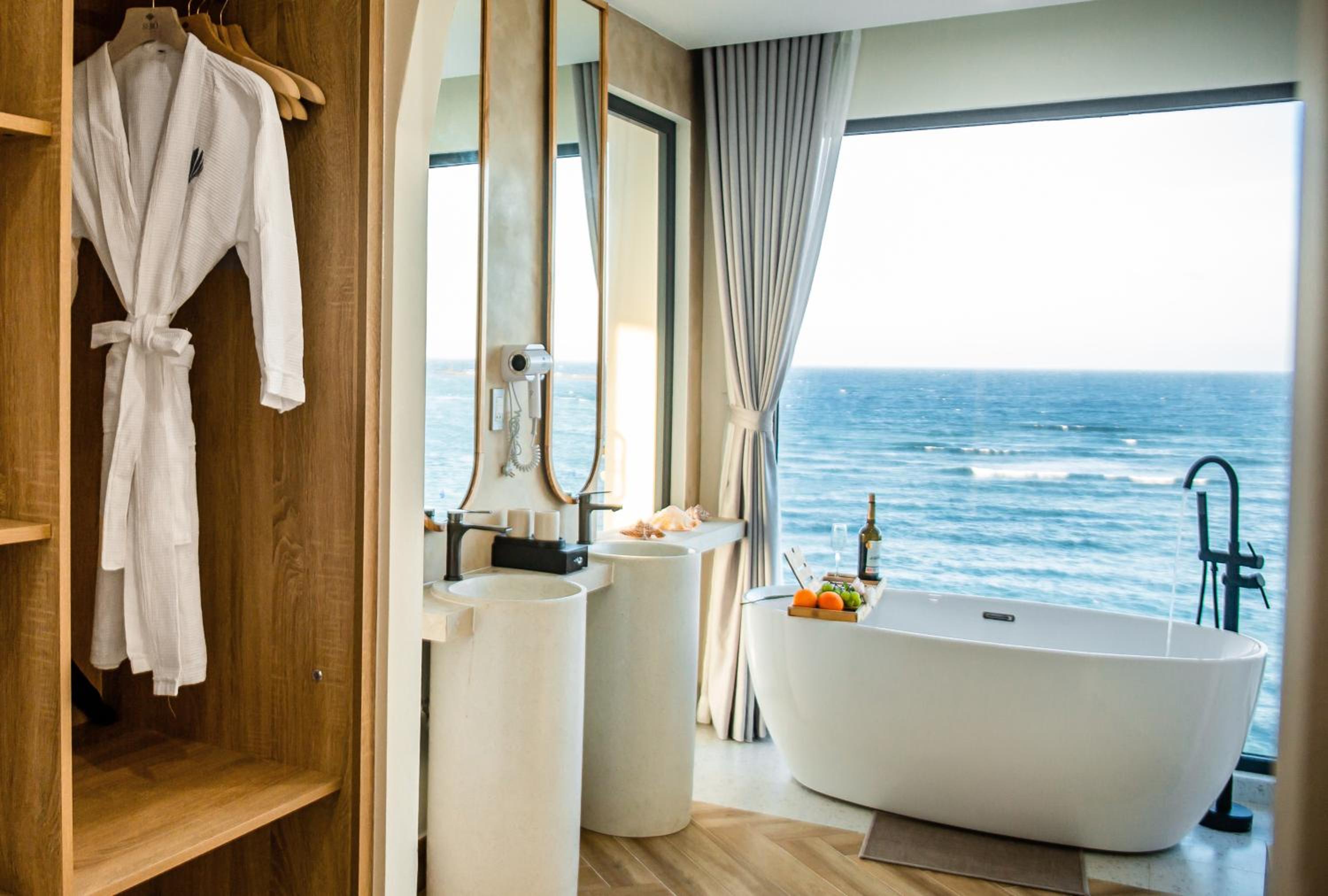 Deluxe Double Room with Bath photo 2