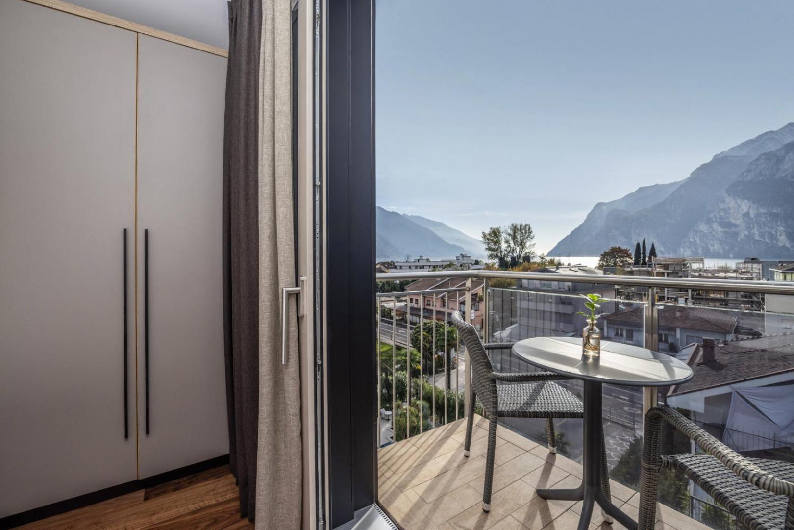 Suite with Lake View and Balcony - Photo 2
