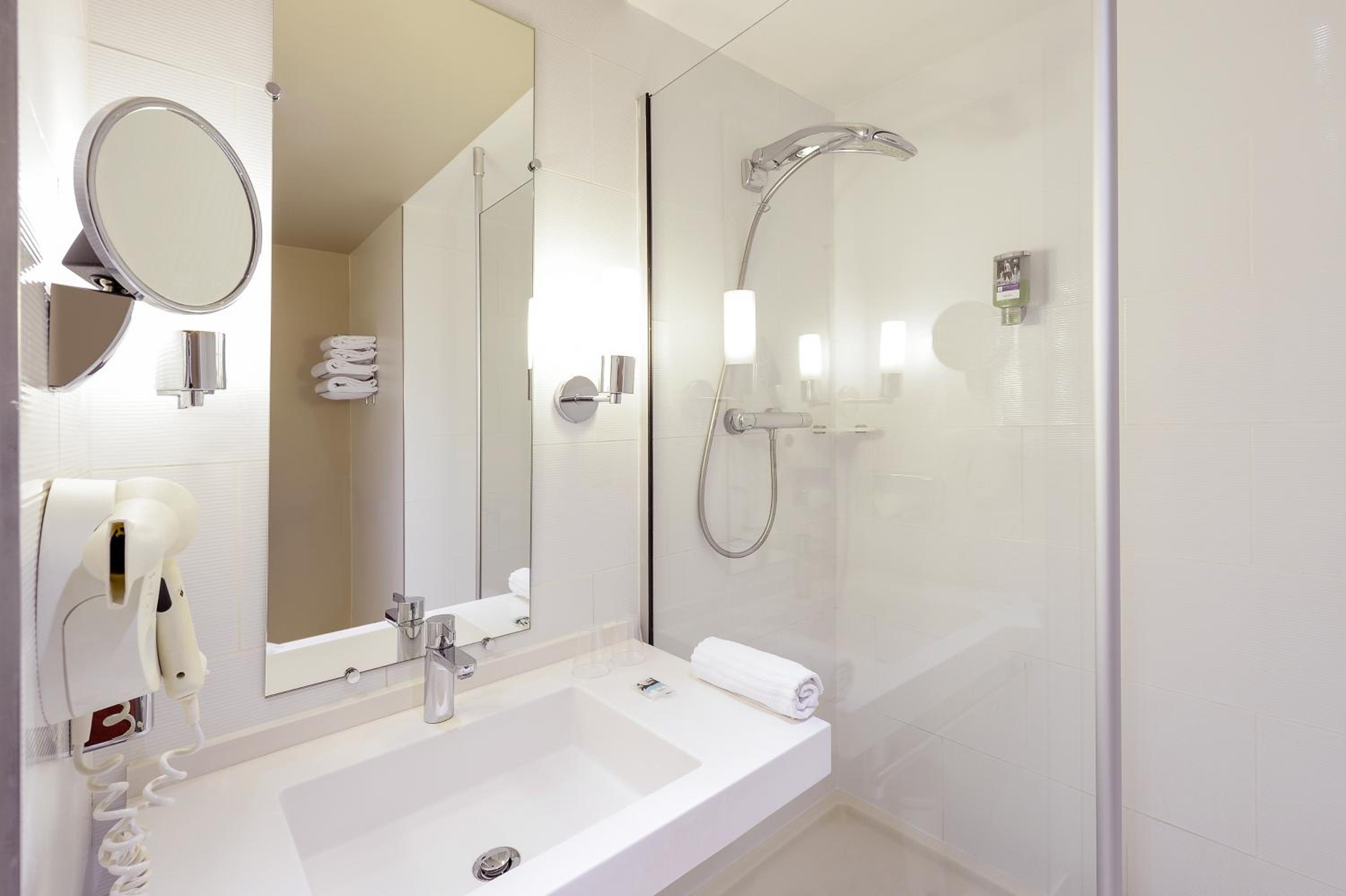 Classic Twin Room - Photo 2
