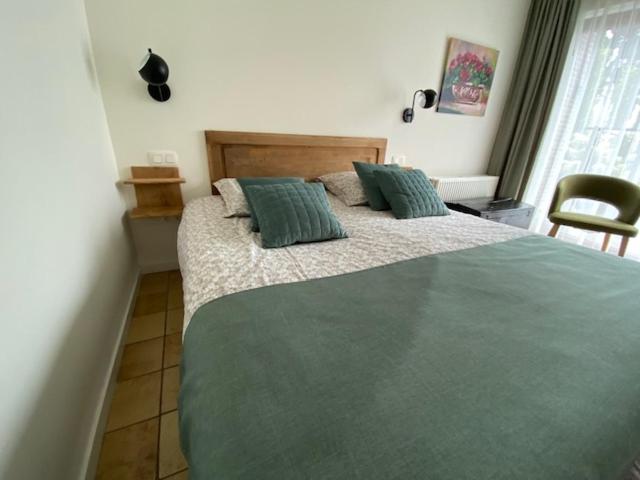 Five-Bedroom House photo 2