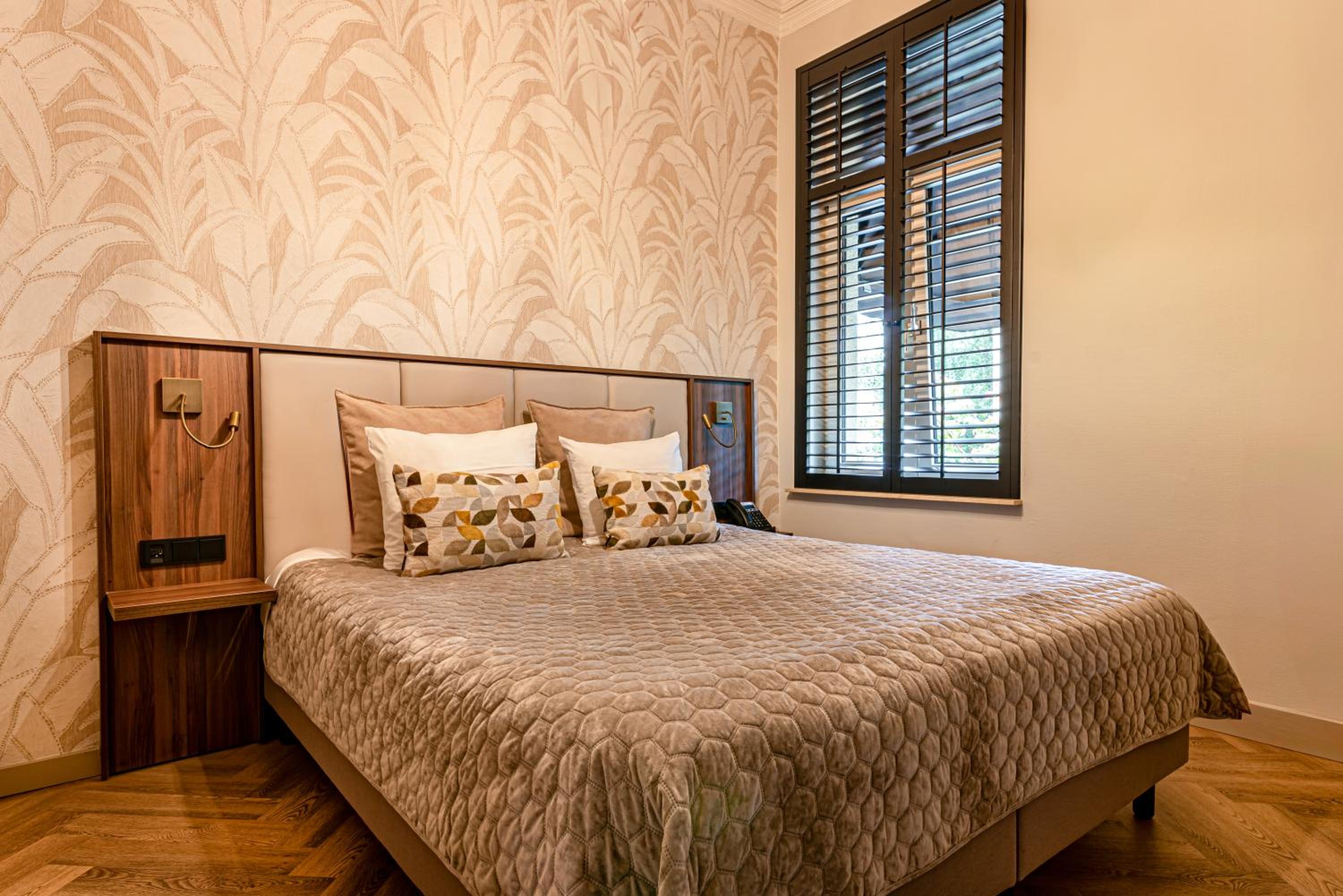 Comfort Double Room with Rain Shower - Photo 2