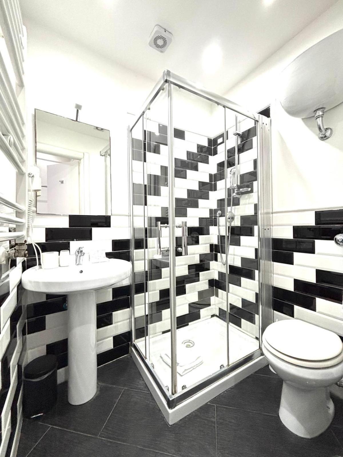 Classic Double or Twin Room photo 3