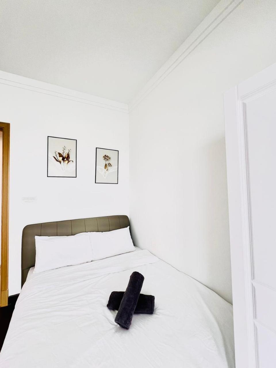 Three-Bedroom Apartment - Oceanfront photo 3